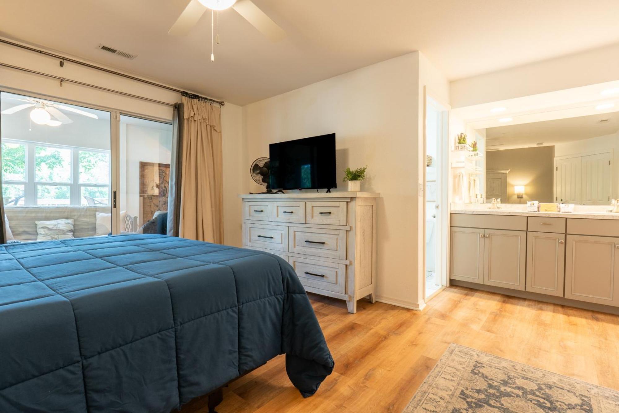 Holiday home Lake Front 2br Walk-in With Large Deck - Free Tickets Included - 77-1 Branson