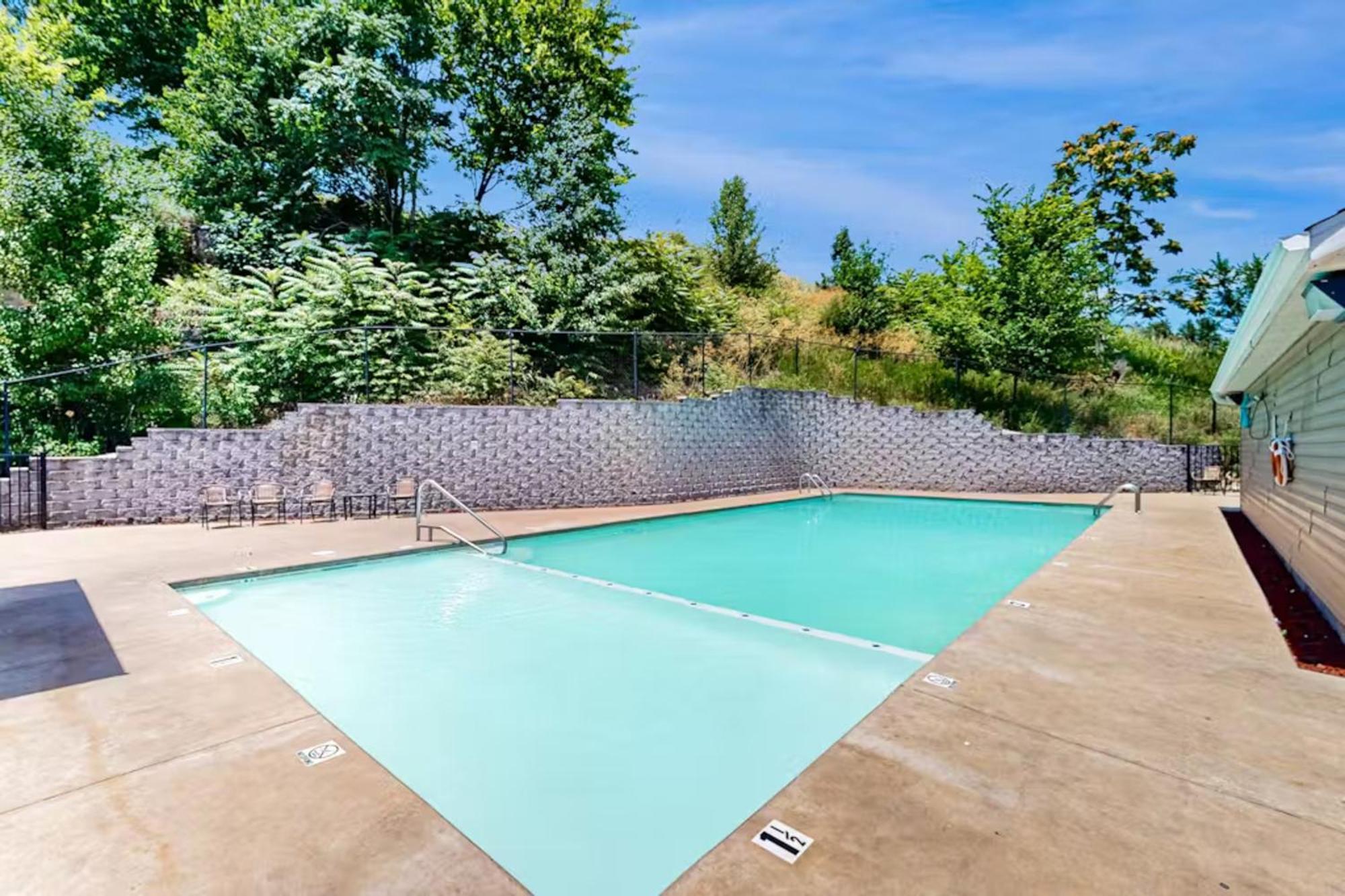 Hillside Living Units 5 & 6 * Branson