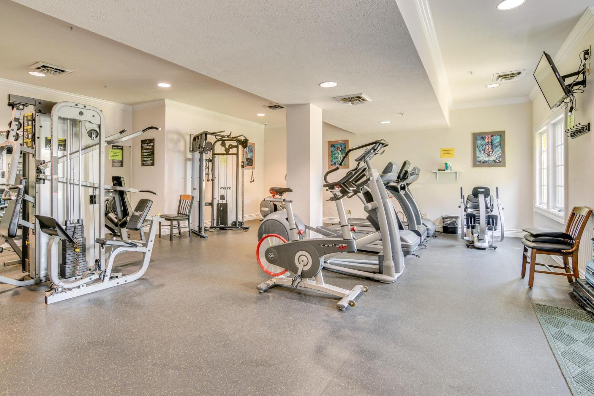 Getaway With Pool Access Less Than 4 Mi To 76 Strip!