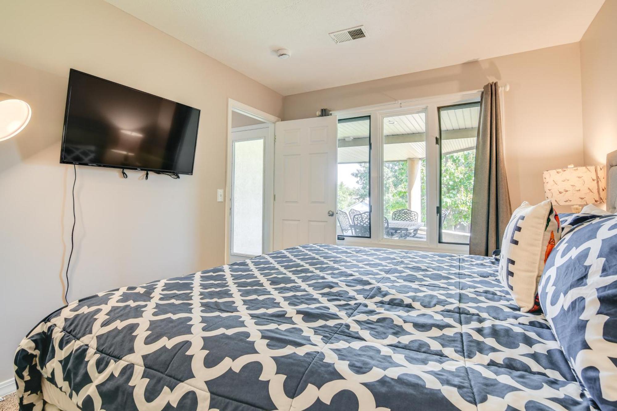 Getaway With Pool Access Less Than 4 Mi To 76 Strip! Apartment