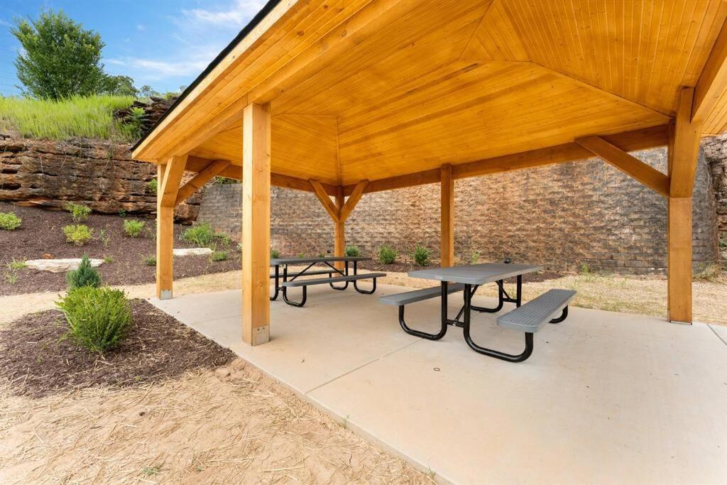 Seasons Luxury Pets Pool Grill Game Balcony Branson