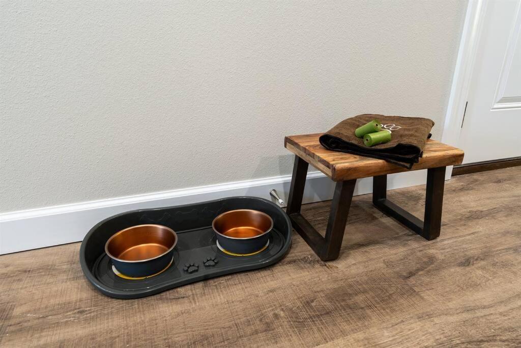 Seasons Luxury Pets Pool Grill Game Balcony Apartment Branson