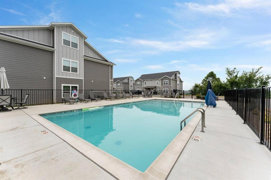 Seasons Luxury Pets Pool Grill Game Balcony *