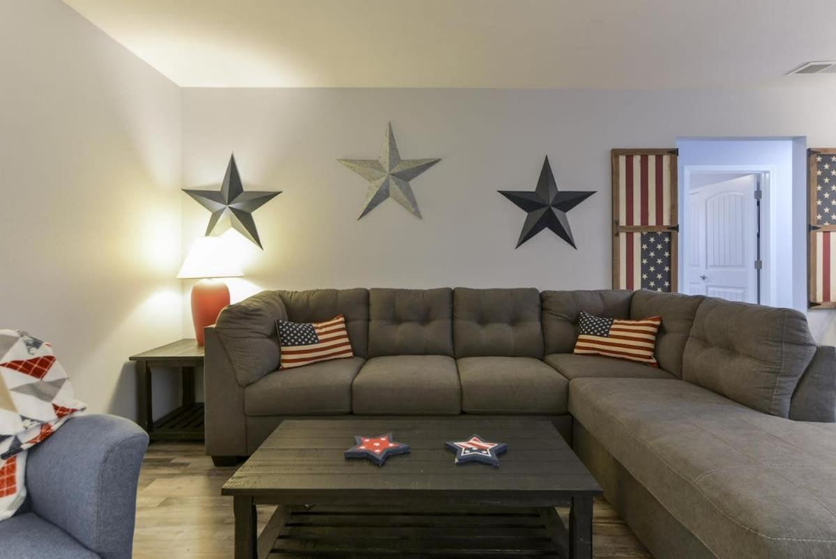 Patriot Place- Walk-in No Stairs Holiday home *