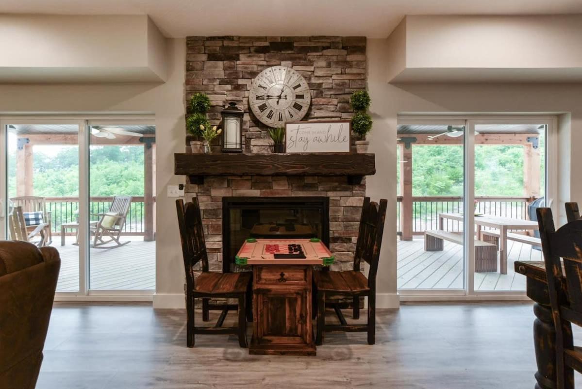 Holiday home Livin' The Dream- Indoor Outdoor Pool & Private Hot Tub *