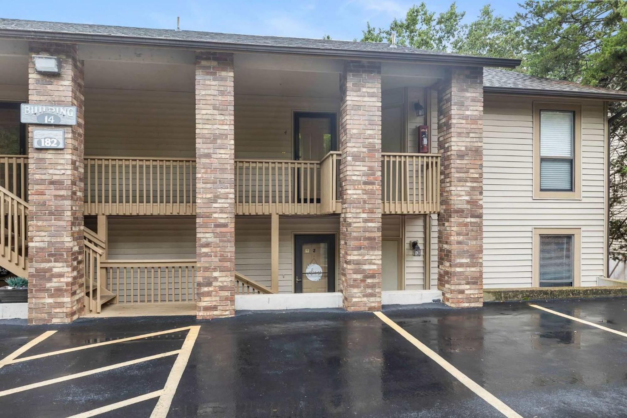 2 Bd 2 Bath Indoor Outdoor Pool Hot Tub * Branson