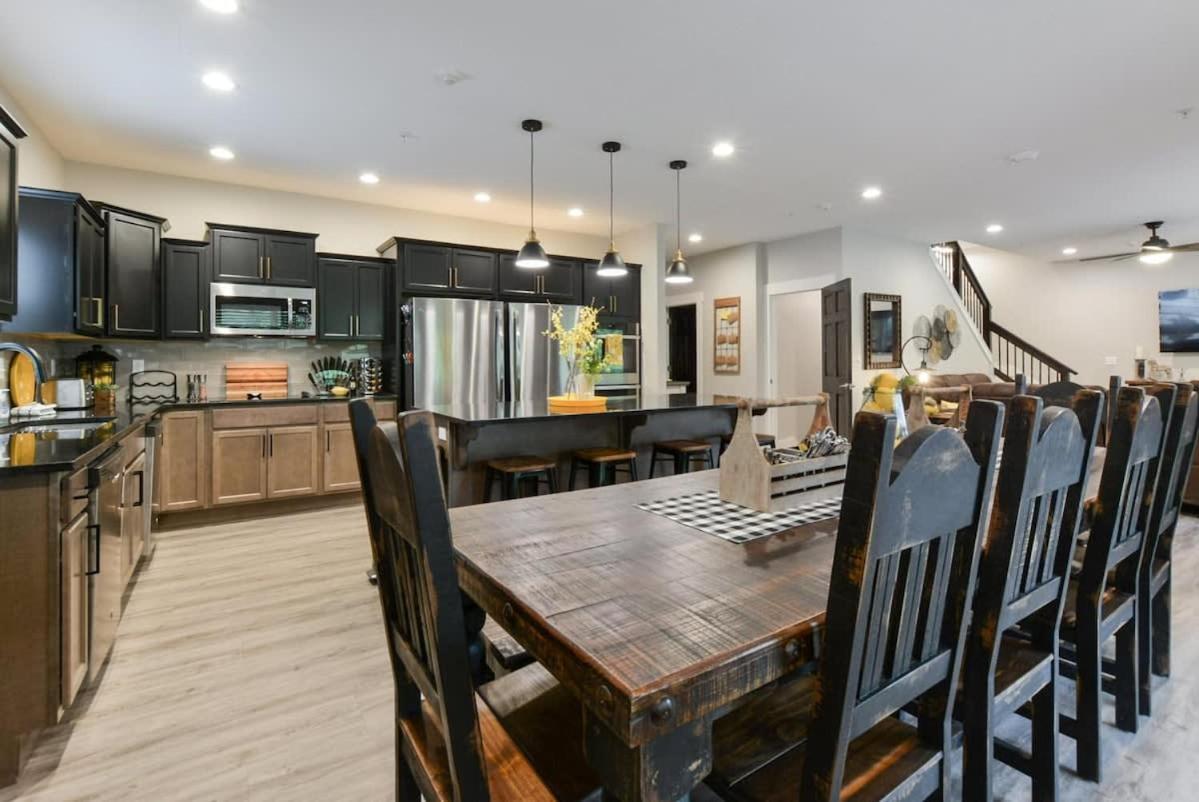 Livin' The Dream- Indoor Outdoor Pool & Private Hot Tub Holiday home Branson