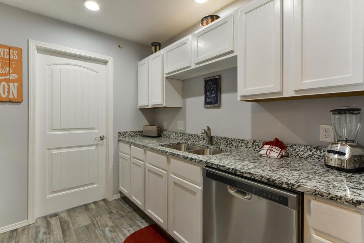 Patriot Place- Walk-in No Stairs Holiday home *