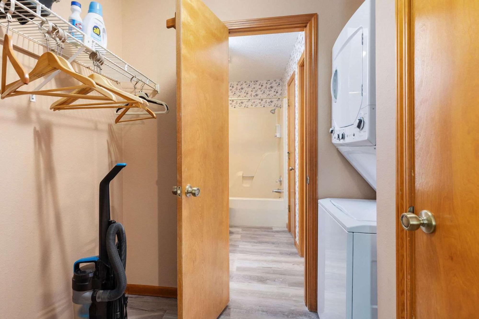 The Roost Royale-no Stairs Indoor Pool Hot Tub Holiday home *