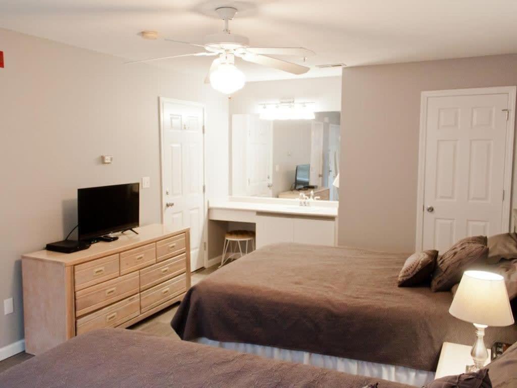 Americondo -sleeps 8 Only Blocks From 76 Strip *
