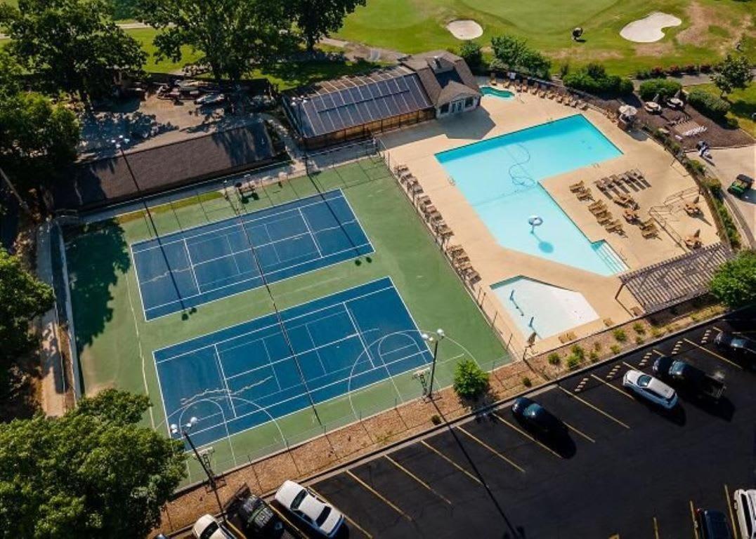 Apartment Sunny Pointe Fireplace Pool Pickleball Gym