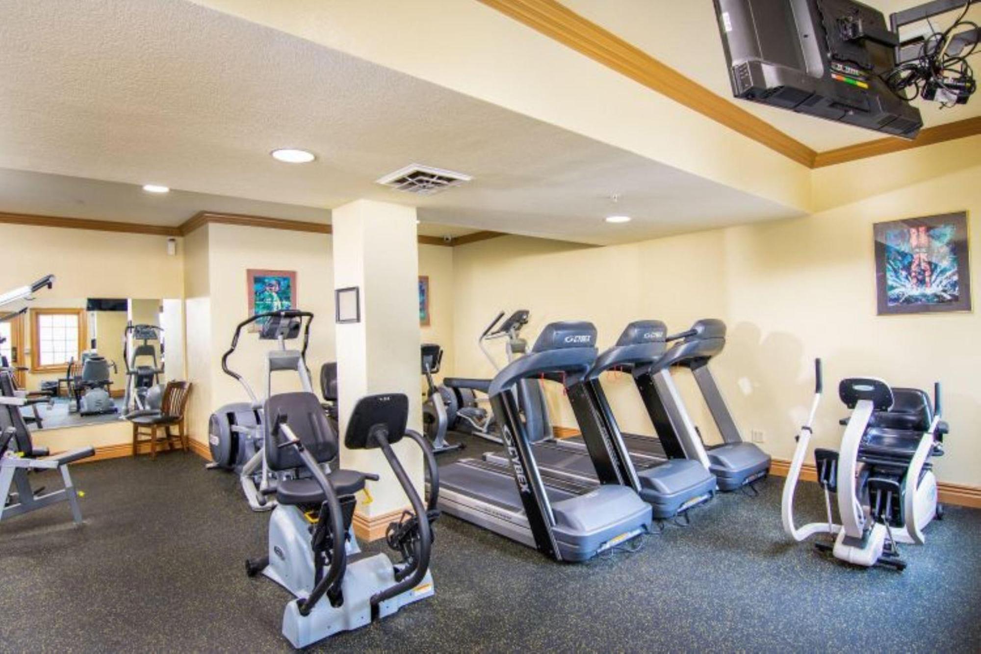 Apartment Sunny Pointe Fireplace Pool Pickleball Gym *