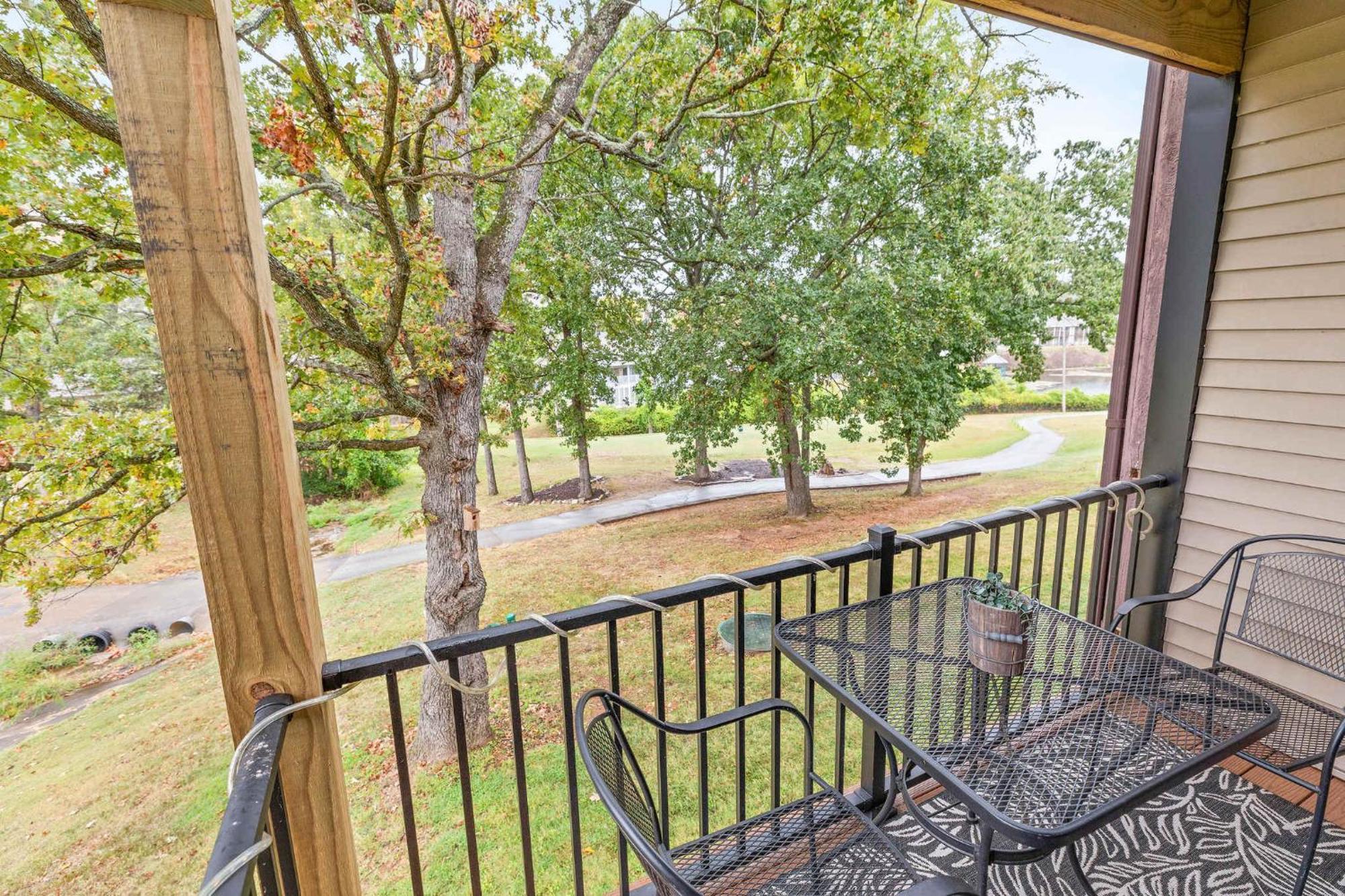 Sunny Pointe Fireplace Pool Pickleball Gym * Branson