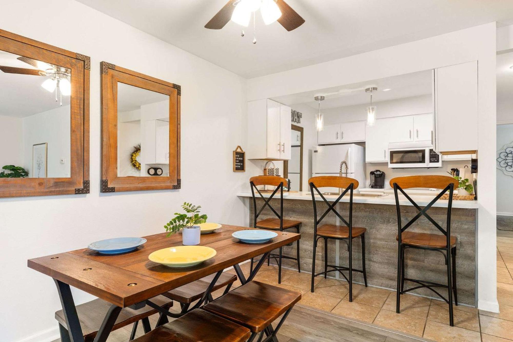 Apartment Sunny Pointe Fireplace Pool Pickleball Gym *
