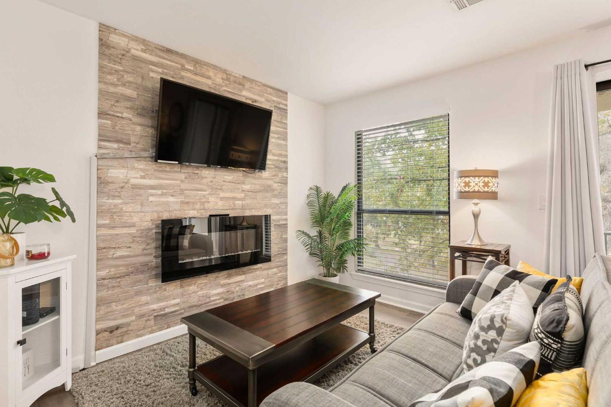 Apartment Sunny Pointe Fireplace Pool Pickleball Gym Branson
