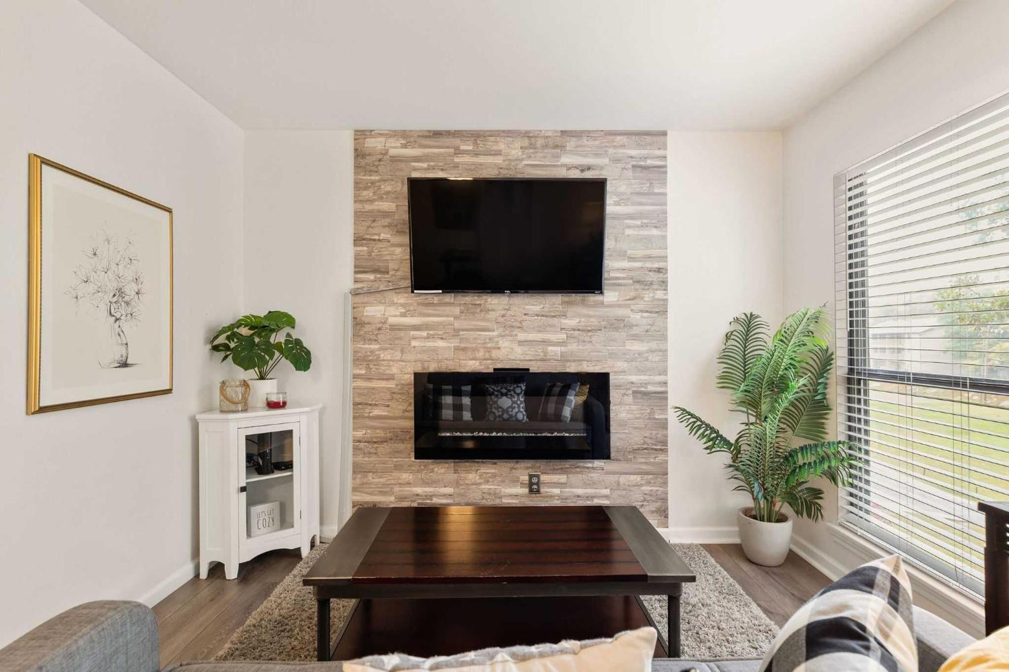 Apartment Sunny Pointe Fireplace Pool Pickleball Gym Branson