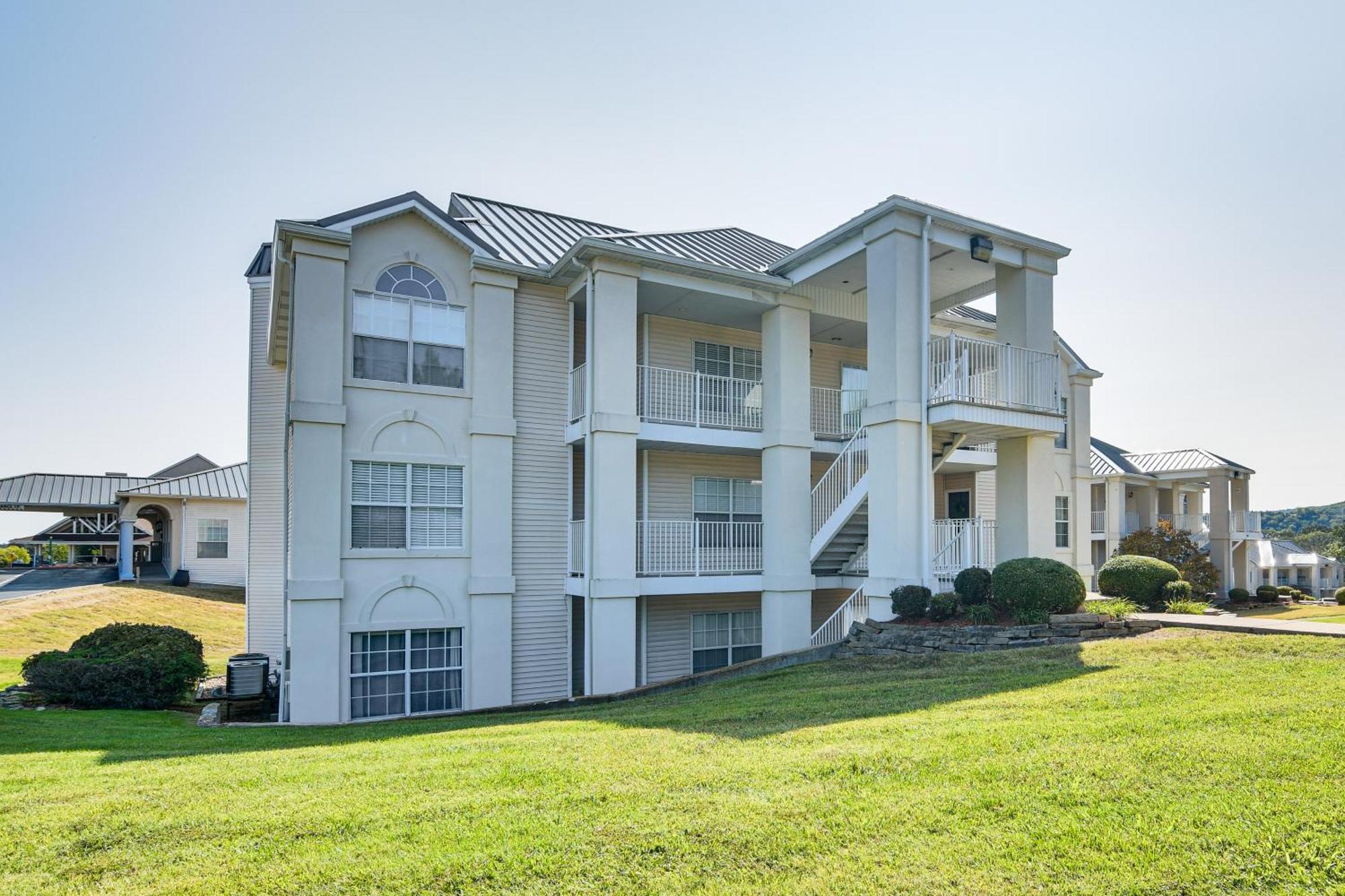 Apartment With Pool About 2 Mi To Table Rock Lake! Branson