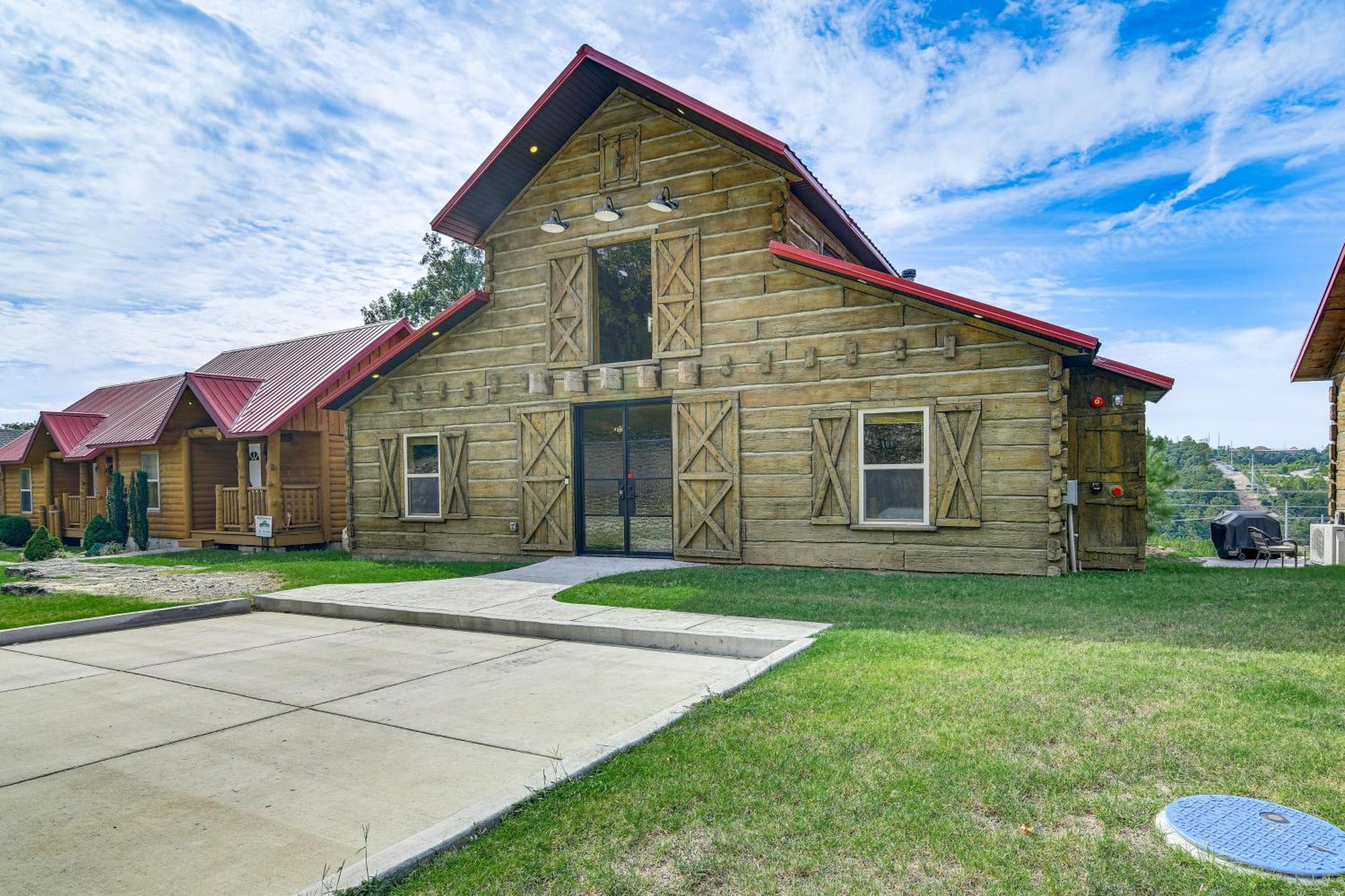 Scenic Patio With Hot Tub Rustic In Branson! * Branson