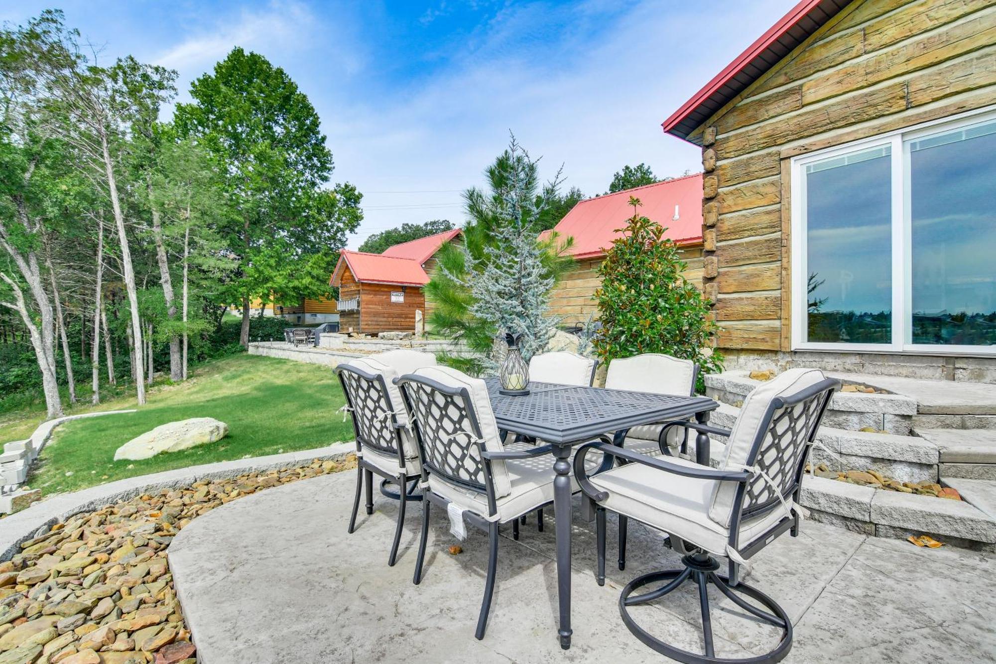 Scenic Patio With Hot Tub Rustic In Branson! Holiday home