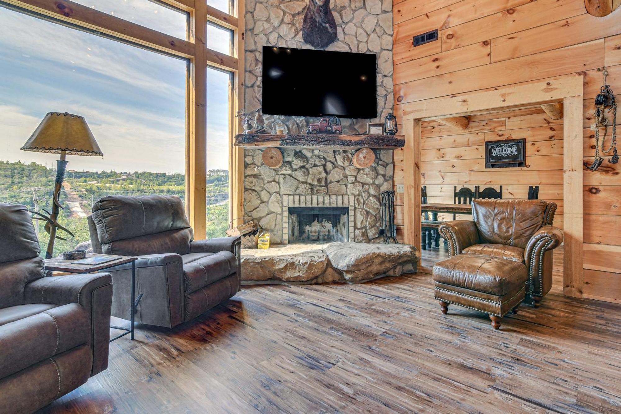 Holiday home Scenic Patio With Hot Tub Rustic In Branson! *