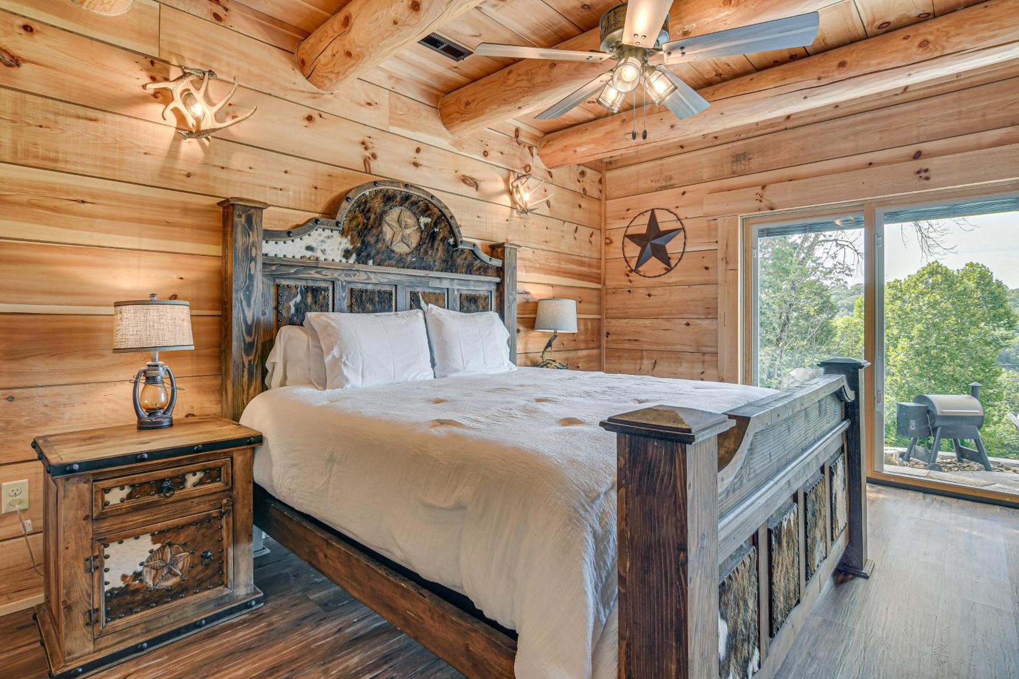 Scenic Patio With Hot Tub Rustic In Branson! Holiday home