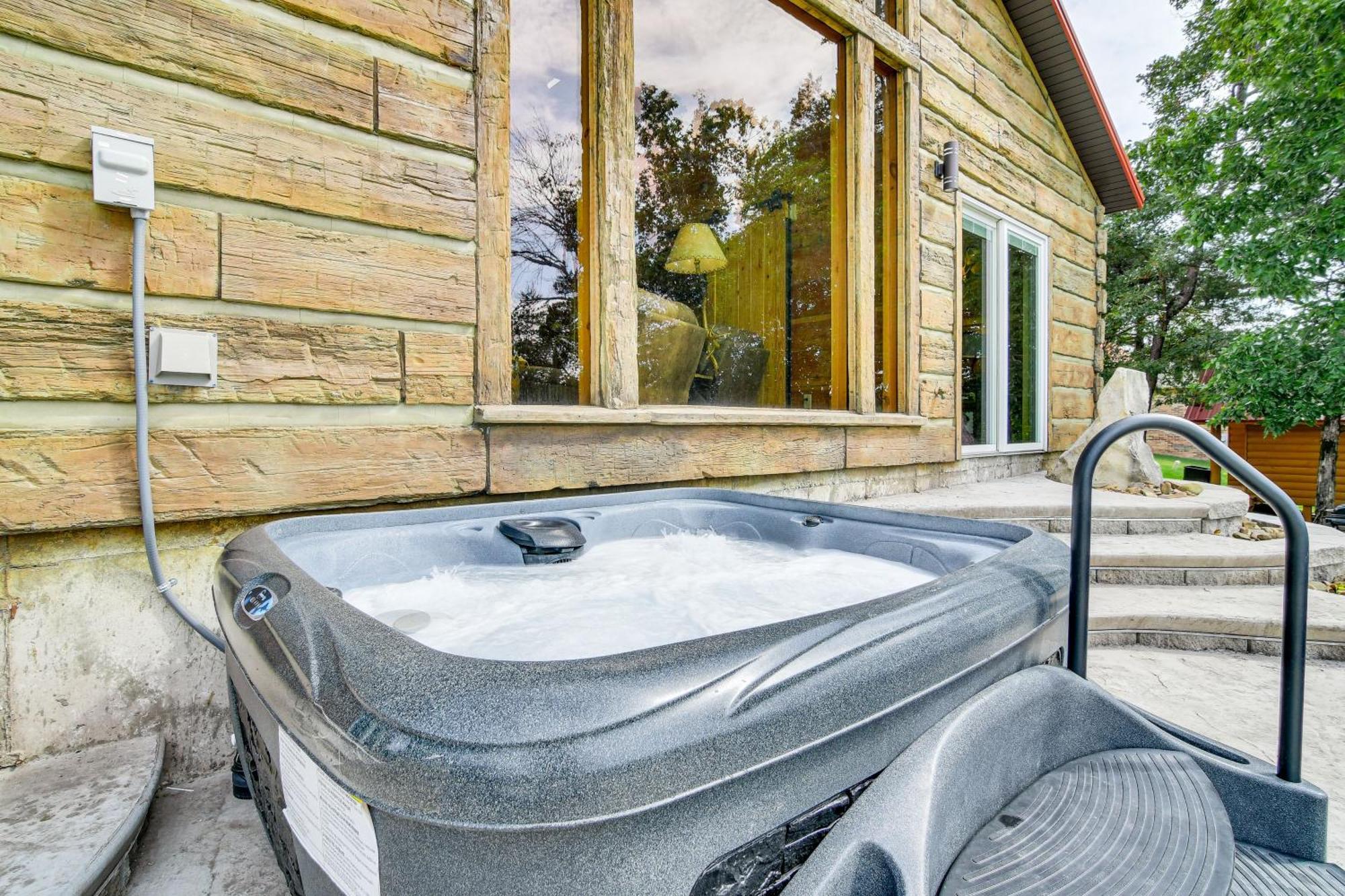 Holiday home Scenic Patio With Hot Tub Rustic In Branson! Branson