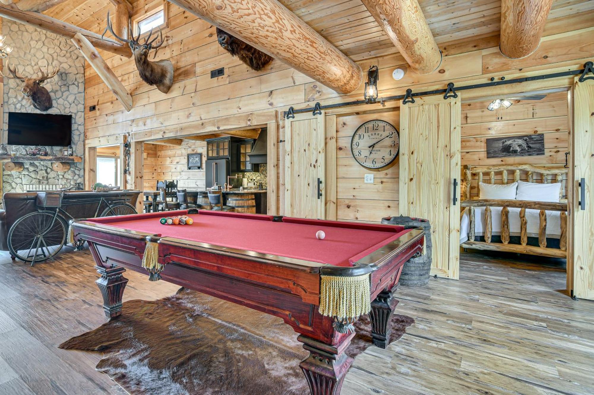 Scenic Patio With Hot Tub Rustic In Branson! Branson