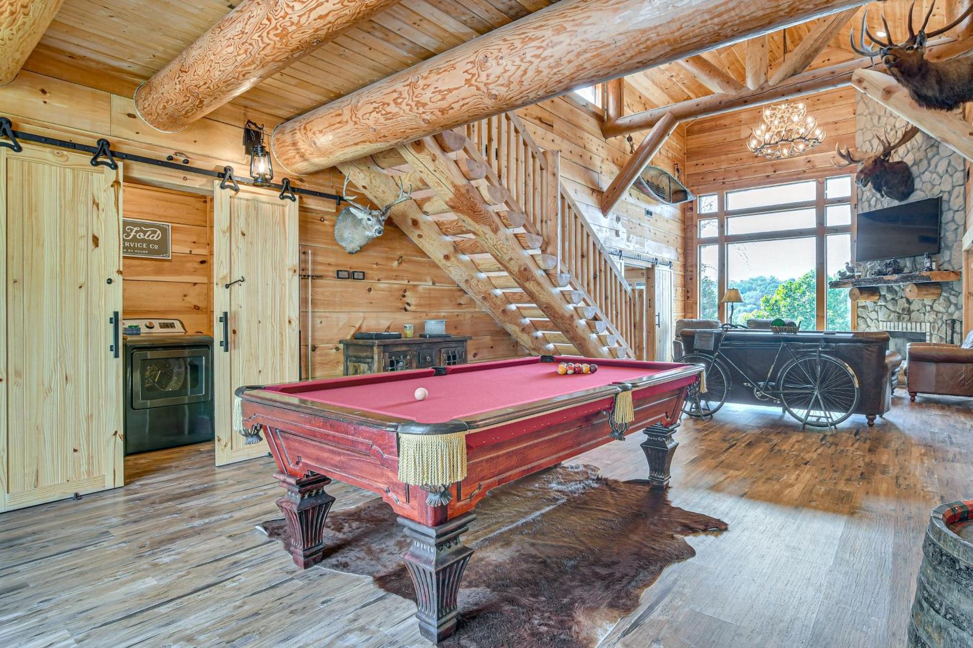 Scenic Patio With Hot Tub Rustic In Branson!
