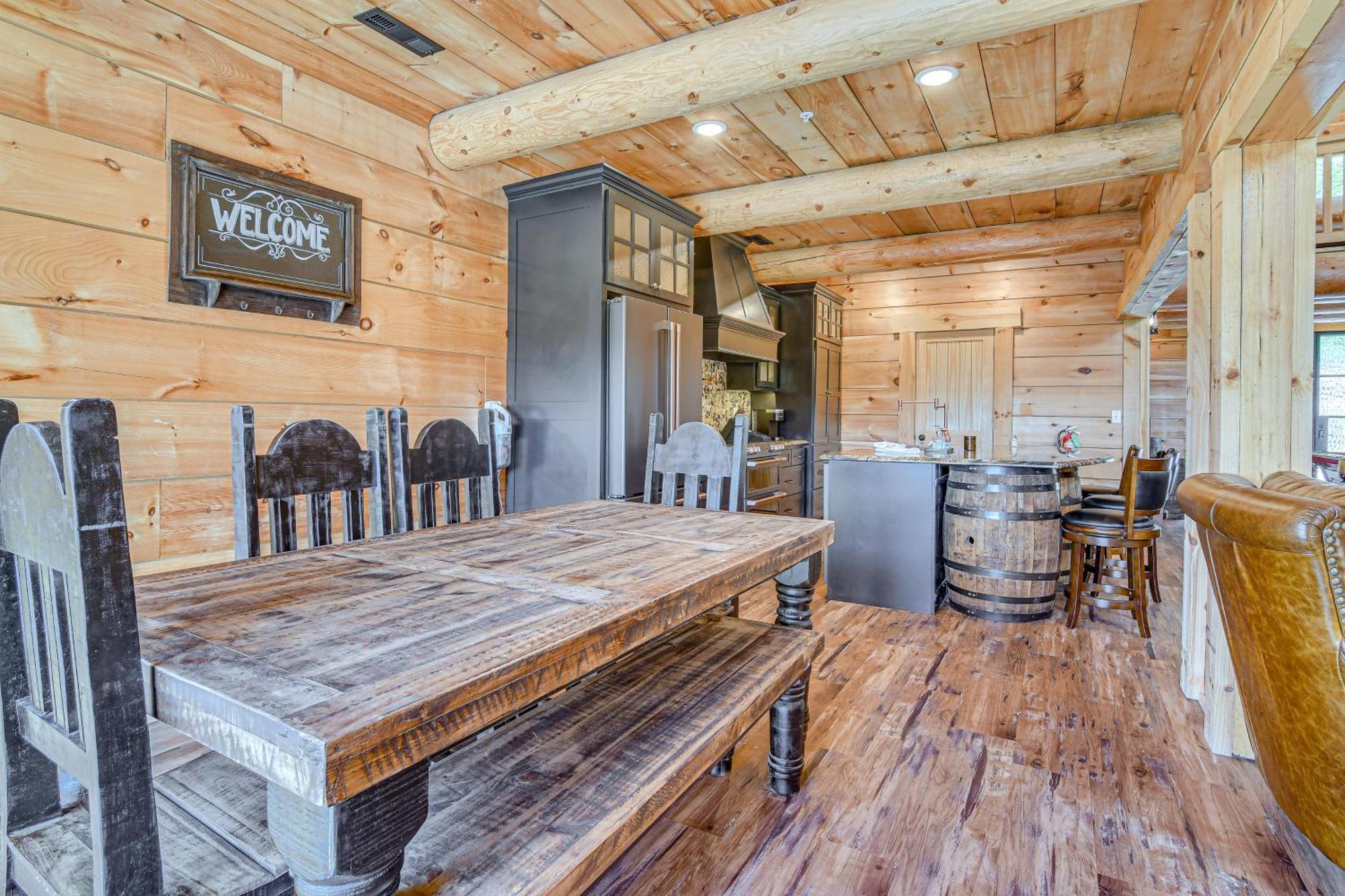 Scenic Patio With Hot Tub Rustic In Branson! Holiday home Branson