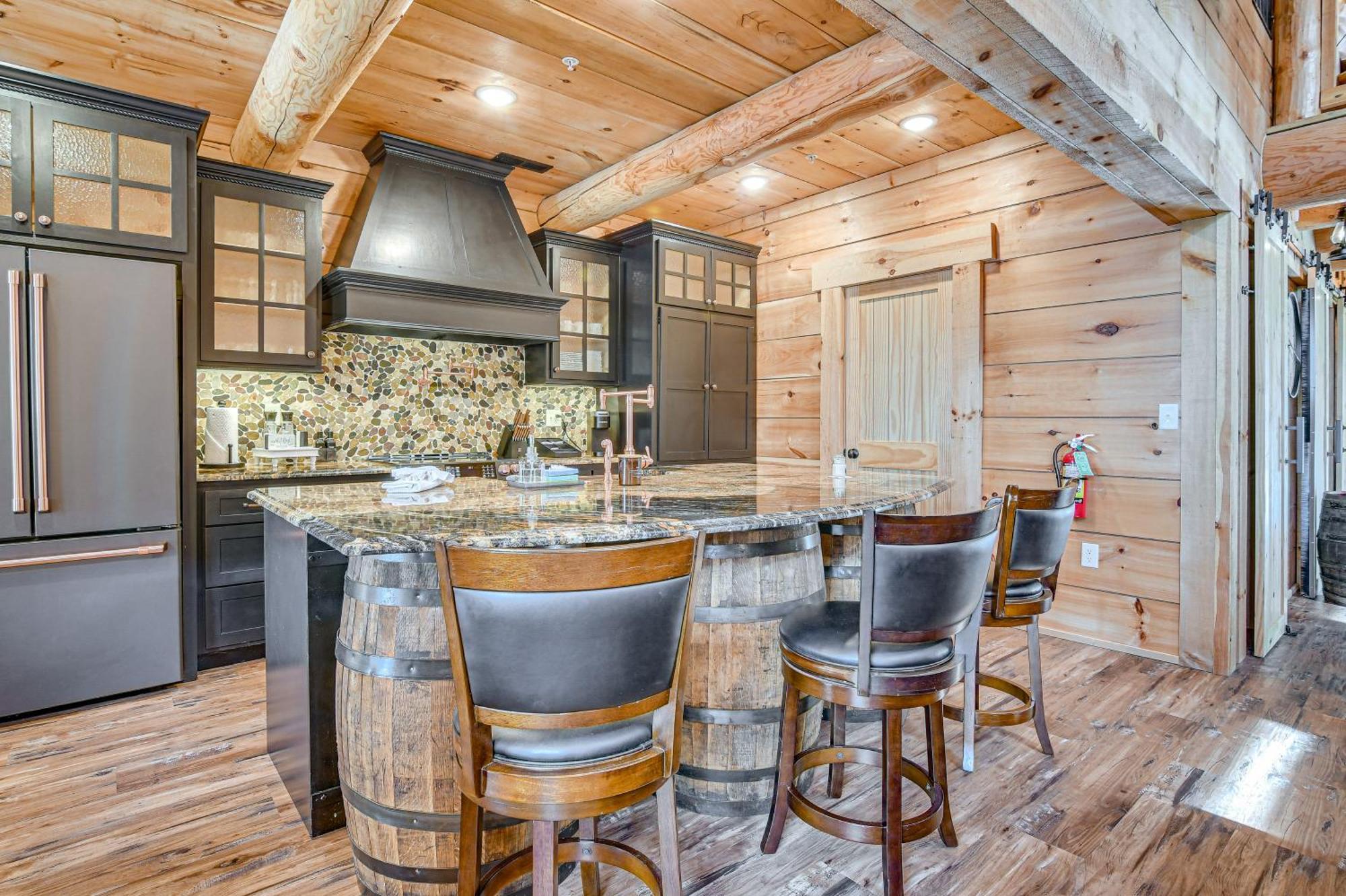 Holiday home Scenic Patio With Hot Tub Rustic In Branson!