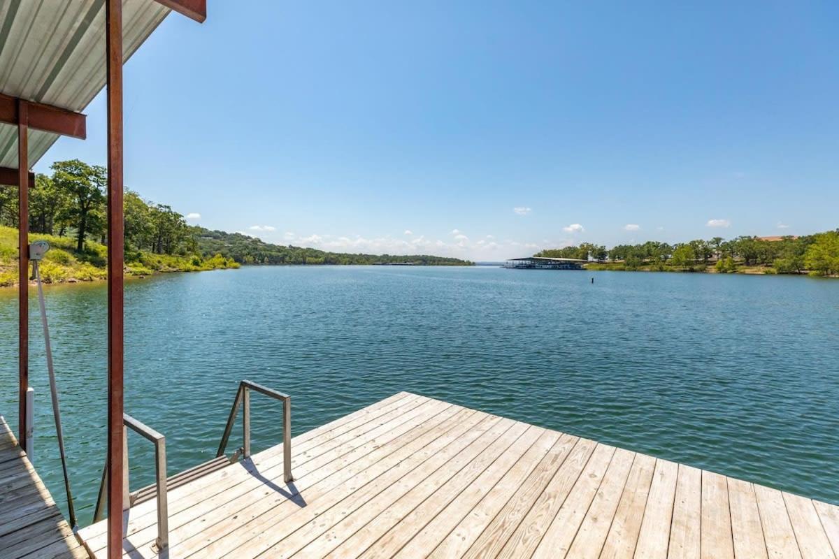 Artilla Cove 9- Lakeside- Pool & Hot Tub *