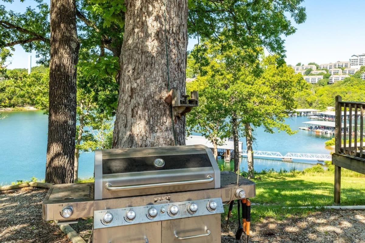 Artilla Cove 9- Lakeside- Pool & Hot Tub * Branson