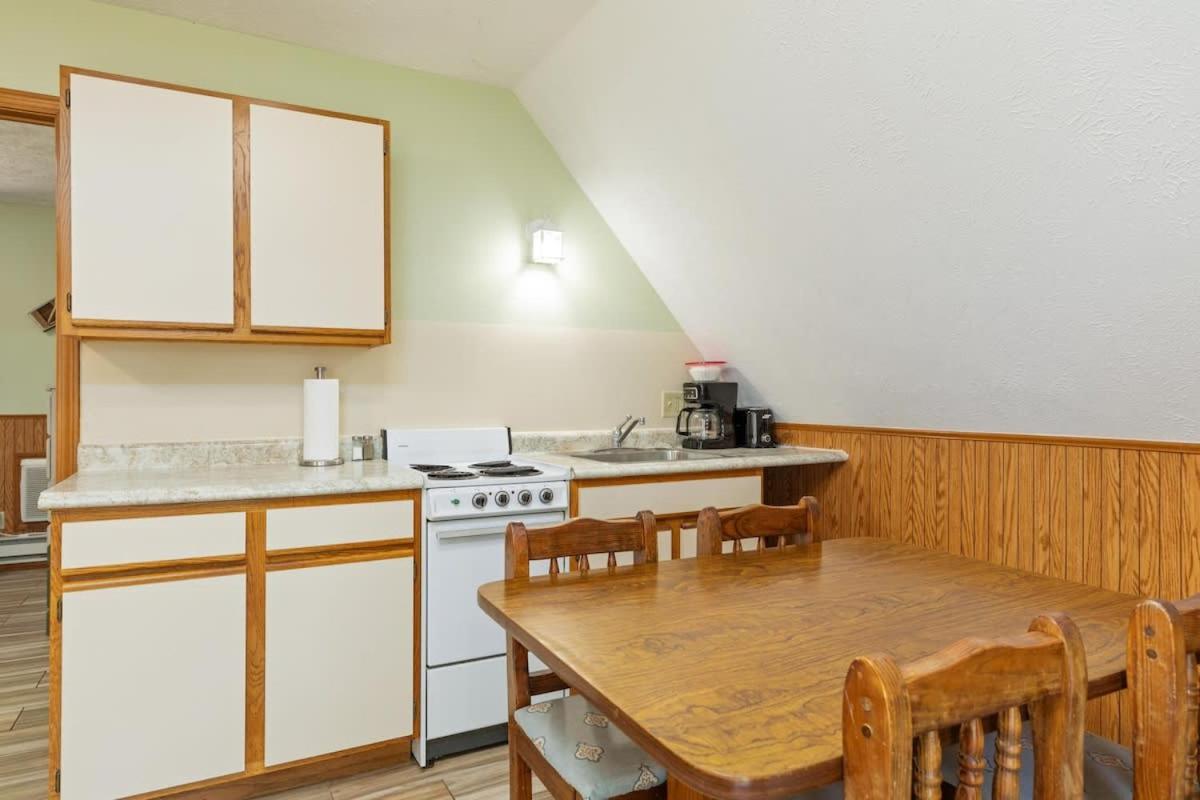 Artilla Cove 9- Lakeside- Pool & Hot Tub