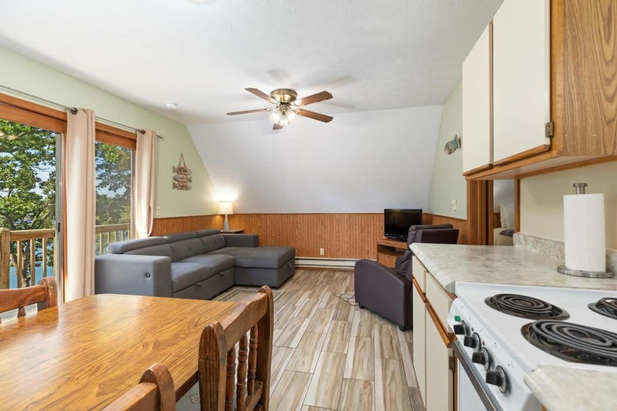 Artilla Cove 9- Lakeside- Pool & Hot Tub * Branson