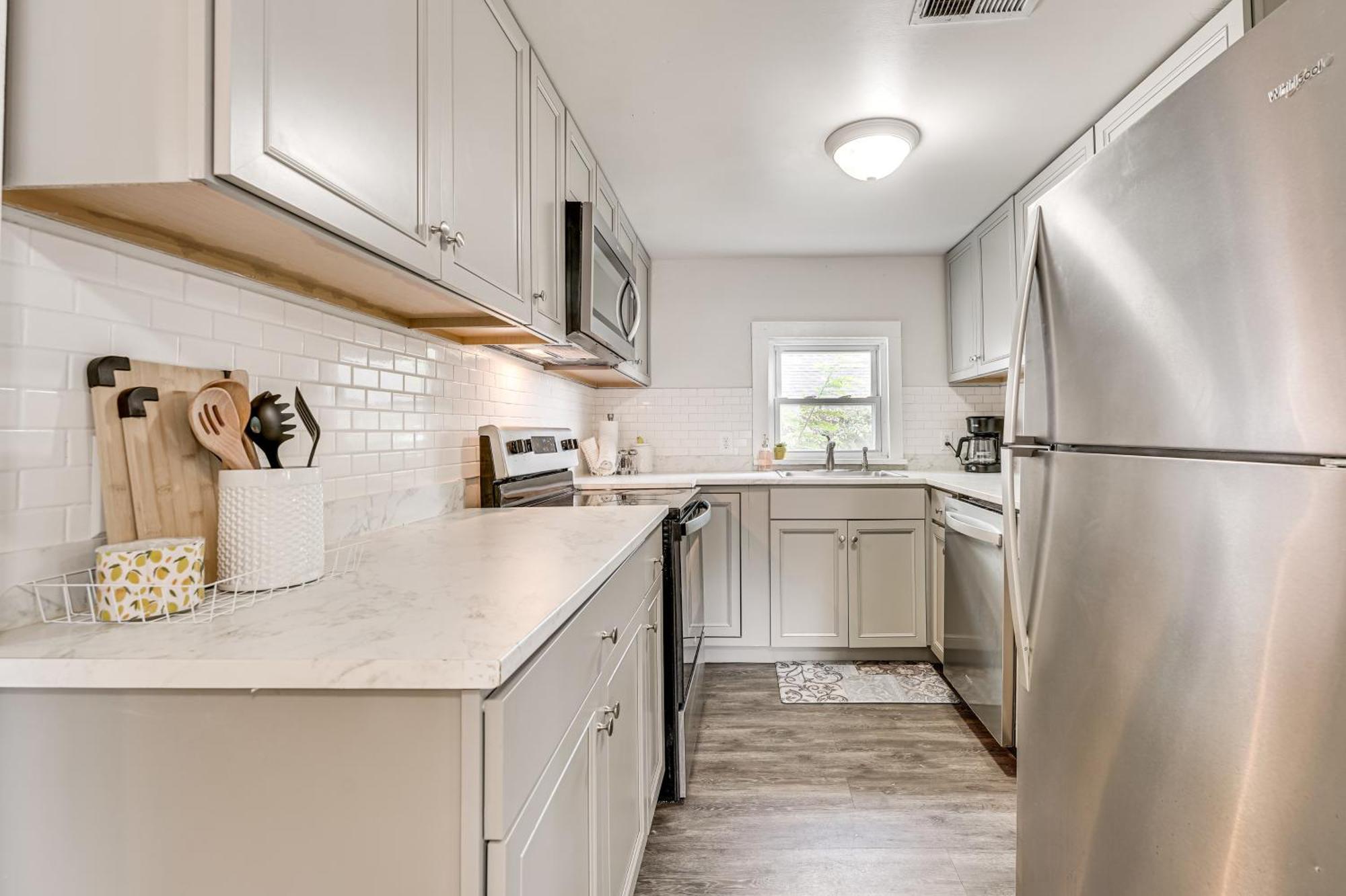 Walk To Dtwn Pet-friendly Home! Holiday home