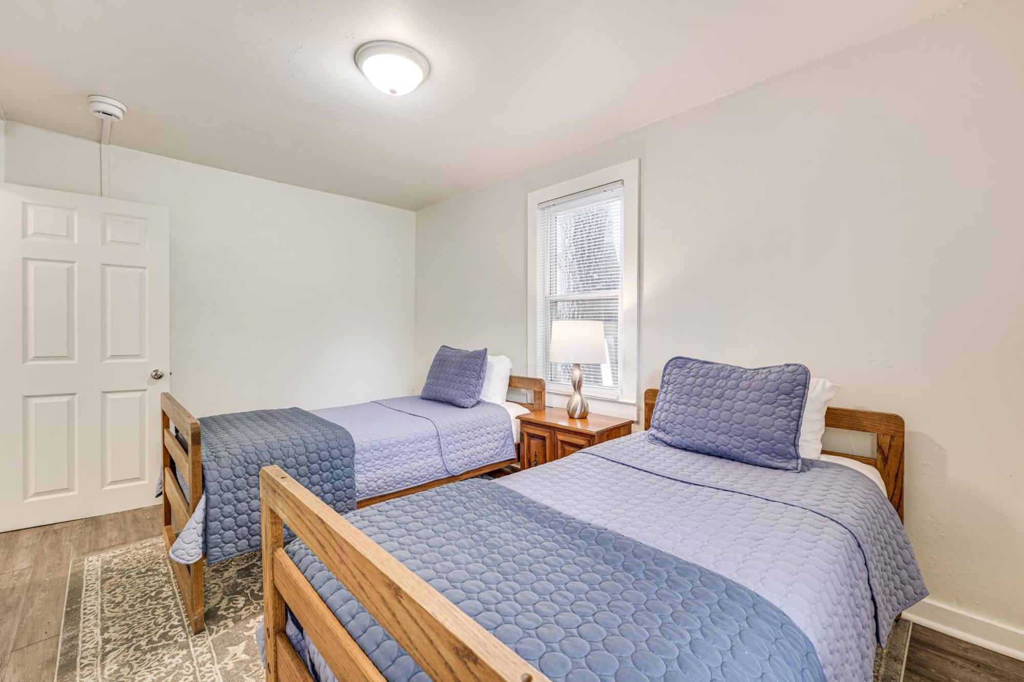 Holiday home Walk To Dtwn Pet-friendly Home!