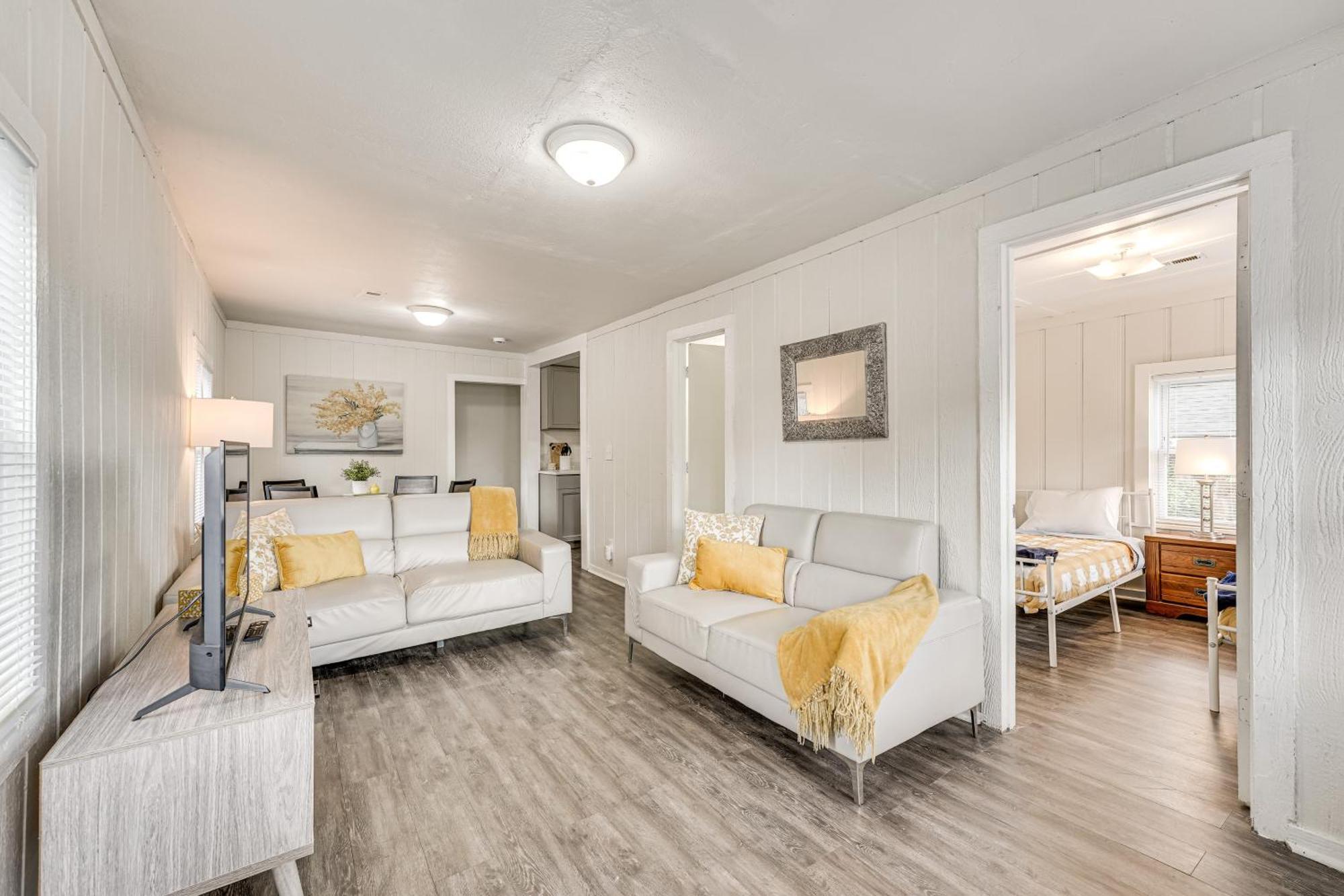 Holiday home Walk To Dtwn Pet-friendly Home! *