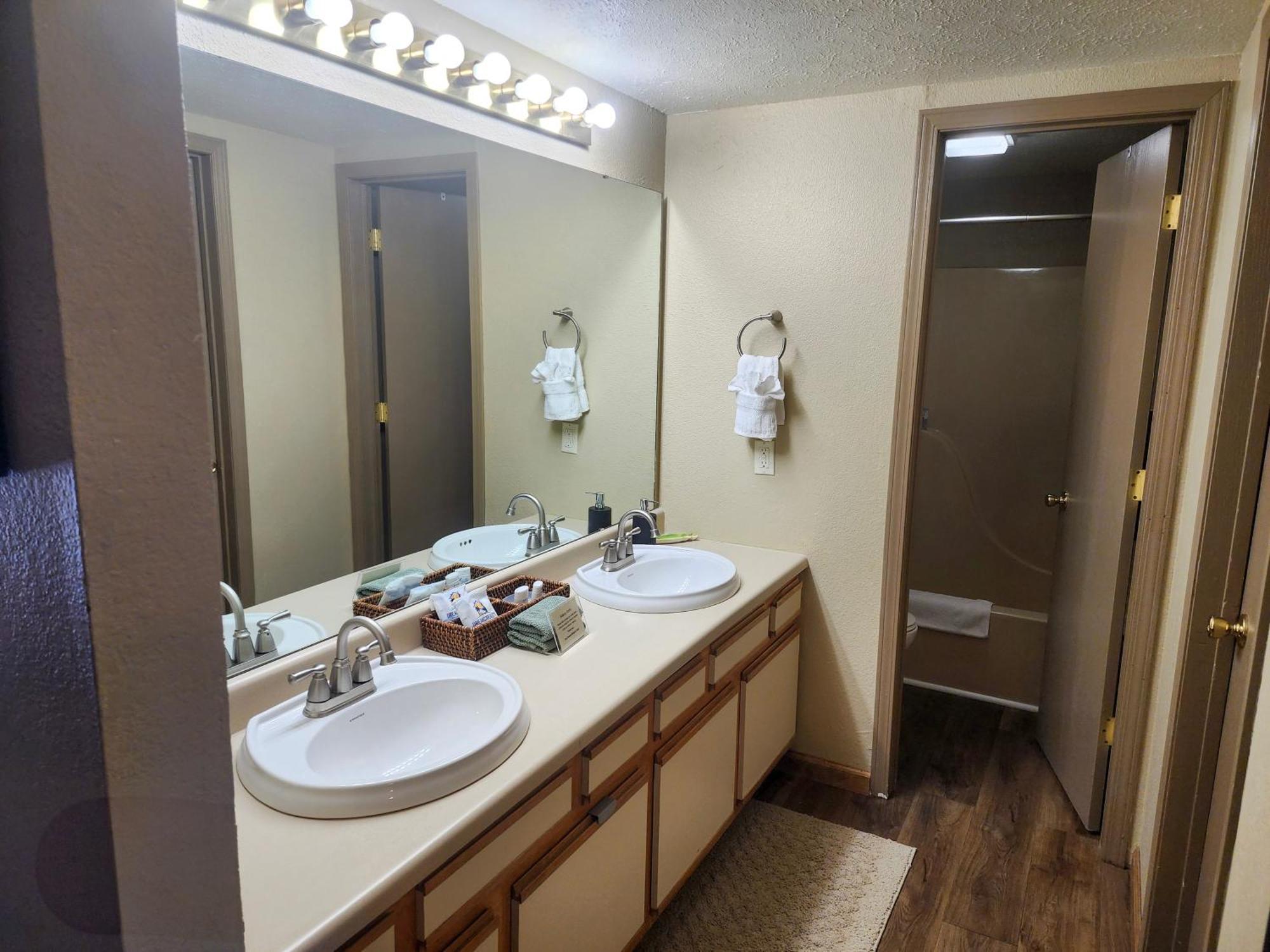 Apartment Charming 2-bedroom With Loft, Scenic Views, And Free Attraction Tickets - Fc40-9 *