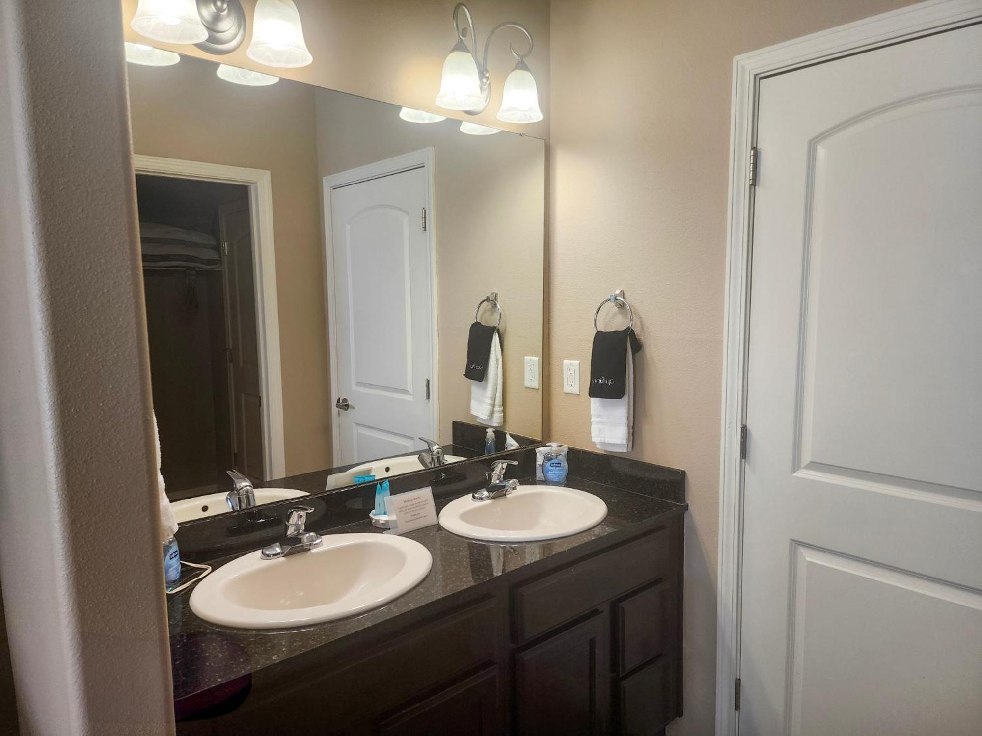 Luxury Lakeside Living--free Attraction Tickets--beautiful Views - Mj126 Holiday home Branson