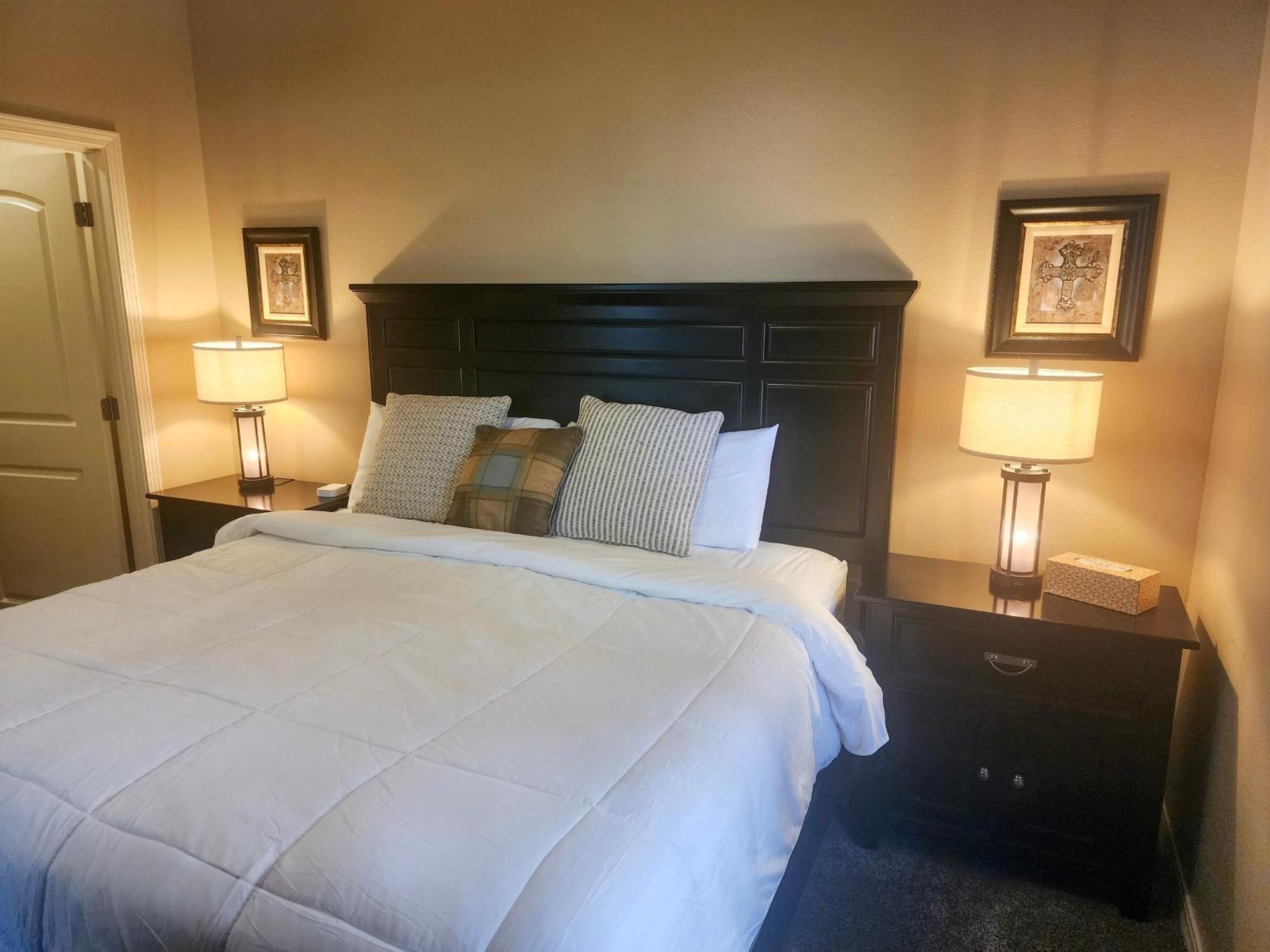 Luxury Lakeside Living--free Attraction Tickets--beautiful Views - Mj126