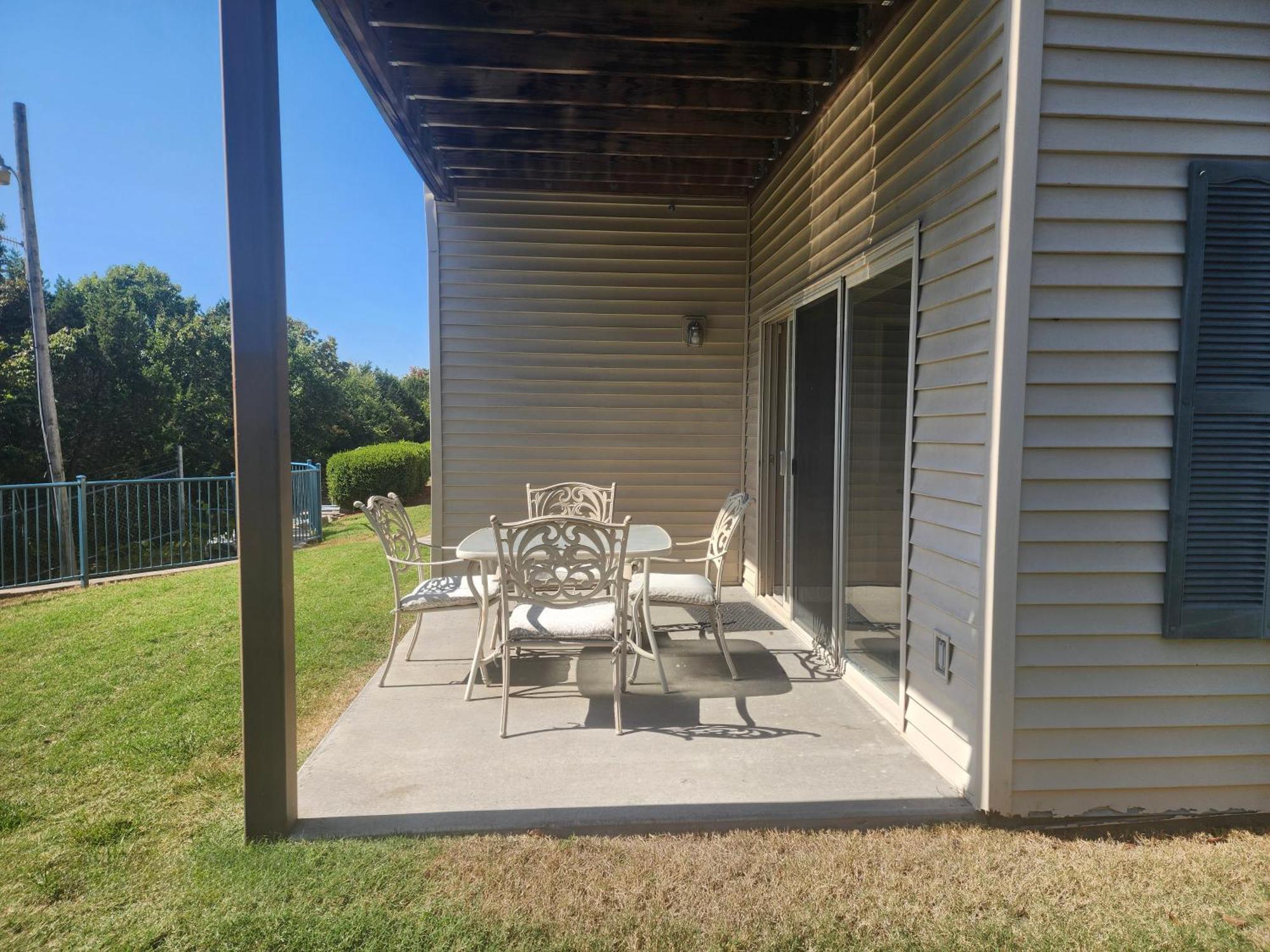Luxury Lakeside Living--free Attraction Tickets--beautiful Views - Mj126 *