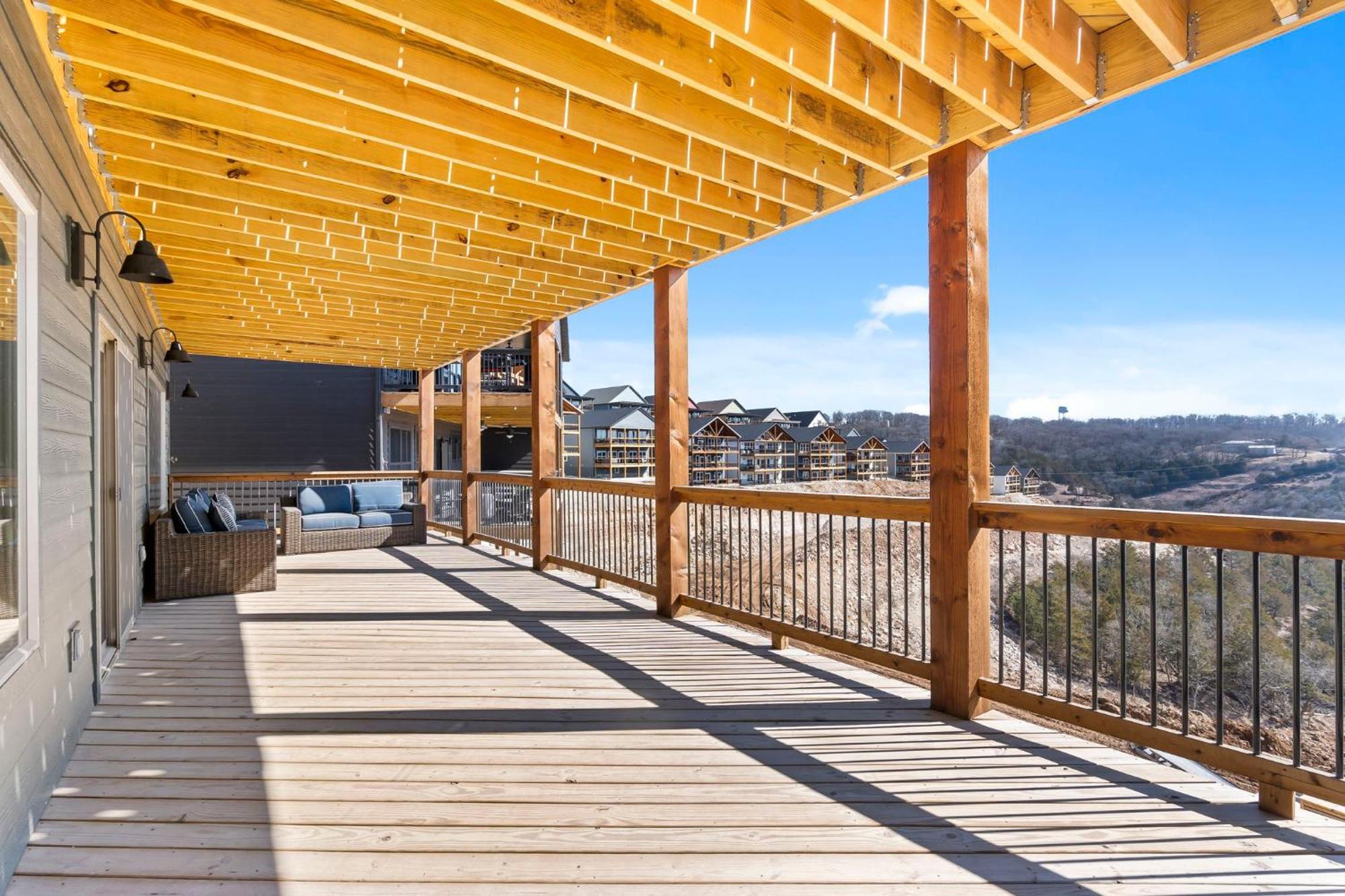 Huge Lakeview Getaway W/ Fun Arcades, Ping Pong Free Silver Dollar Tickets Community Amenities! Branson