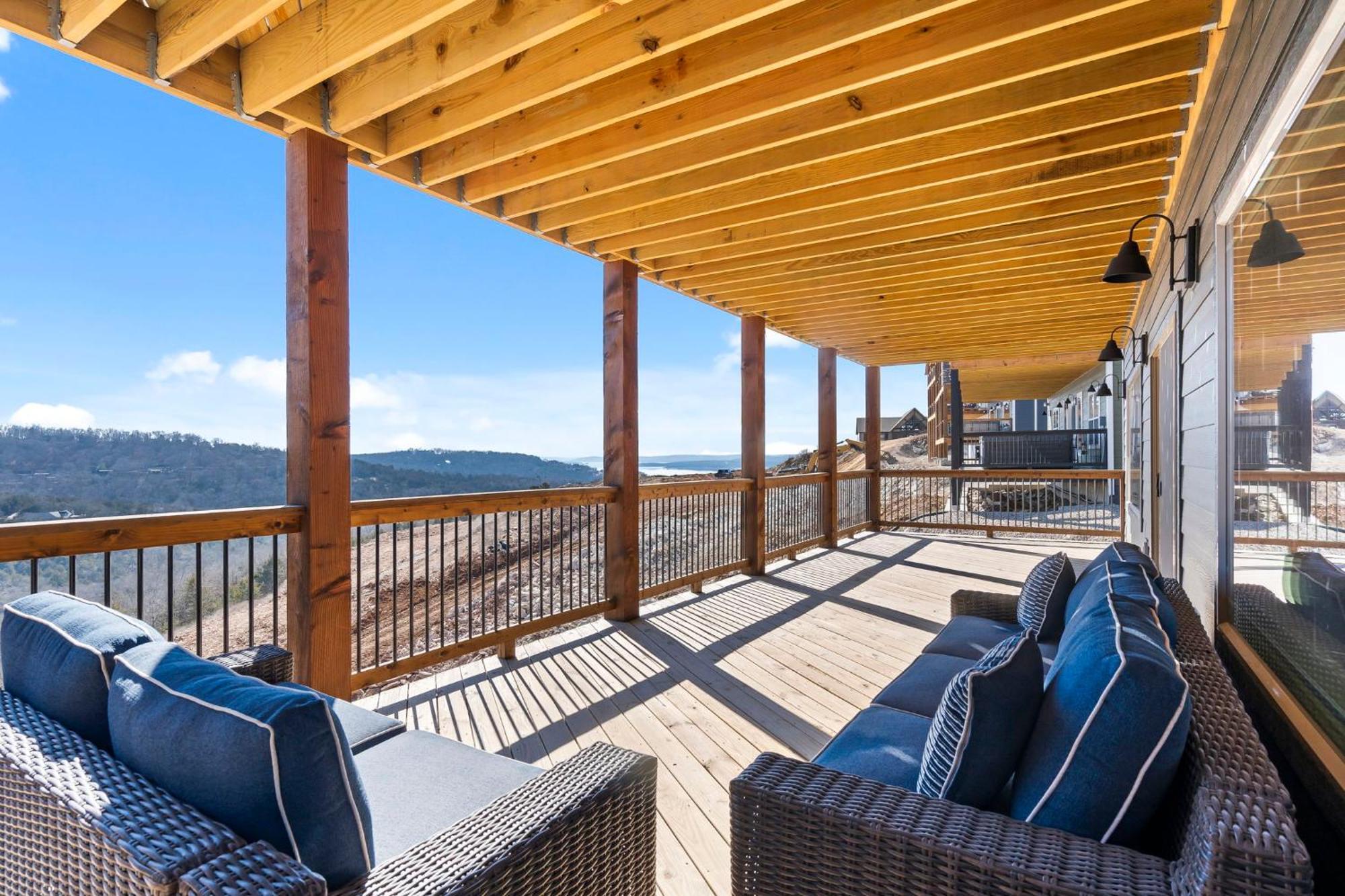 Lodge Huge Lakeview Getaway W/ Fun Arcades, Ping Pong Free Silver Dollar Tickets Community Amenities! *
