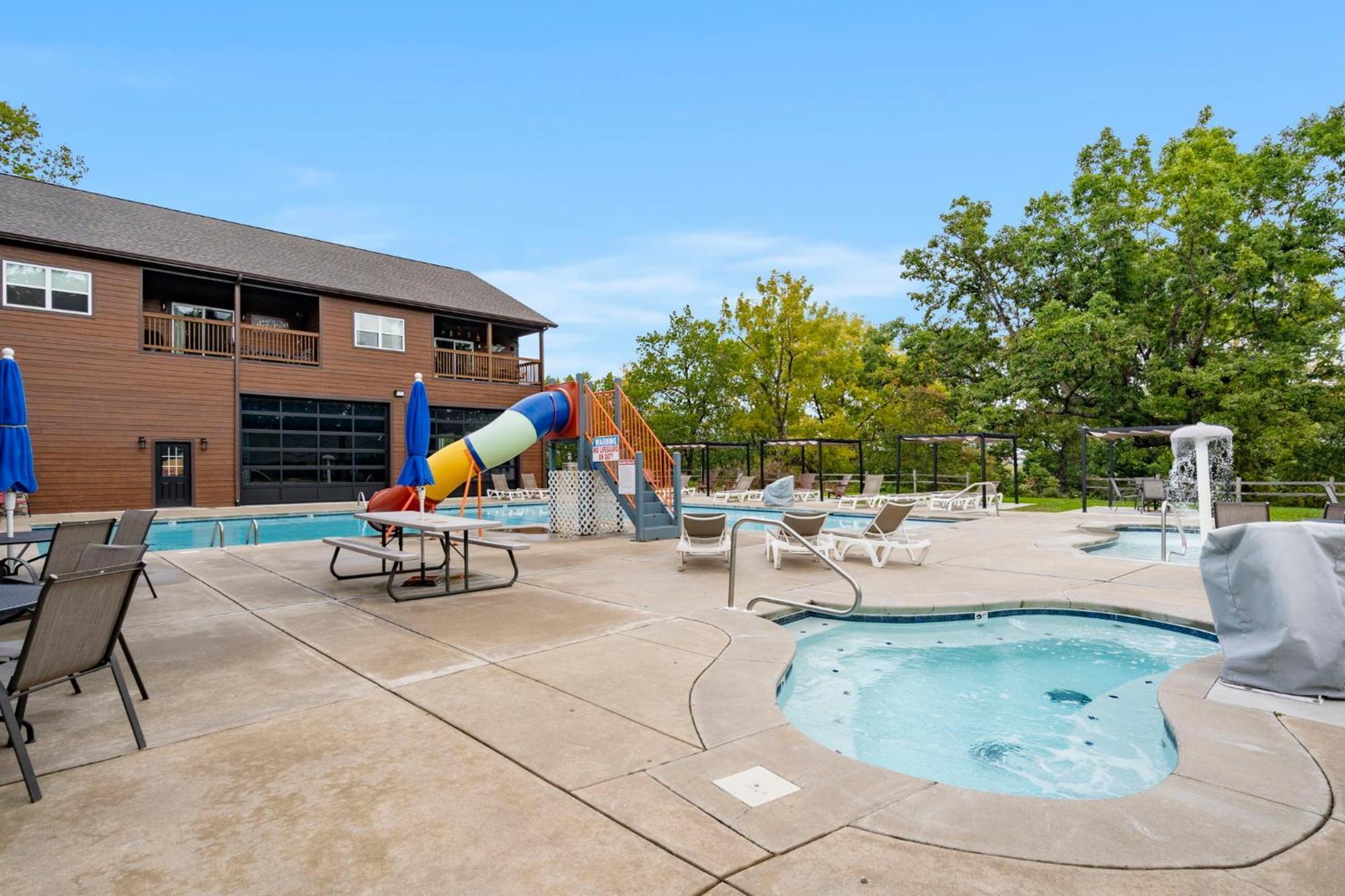 Huge Lakeview Getaway W/ Fun Arcades, Ping Pong Free Silver Dollar Tickets Community Amenities! Lodge Branson