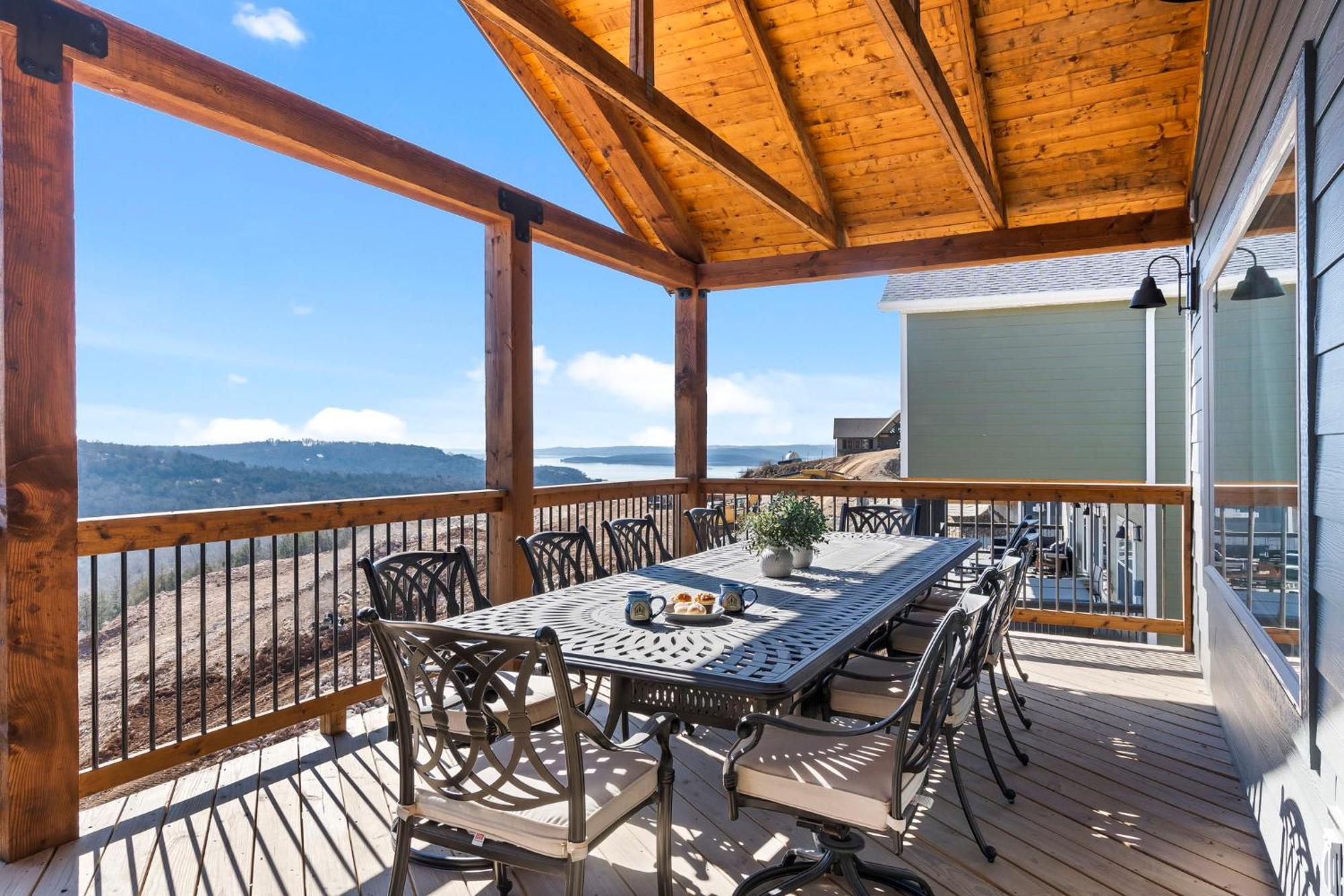 Huge Lakeview Getaway W/ Fun Arcades, Ping Pong Free Silver Dollar Tickets Community Amenities! Branson