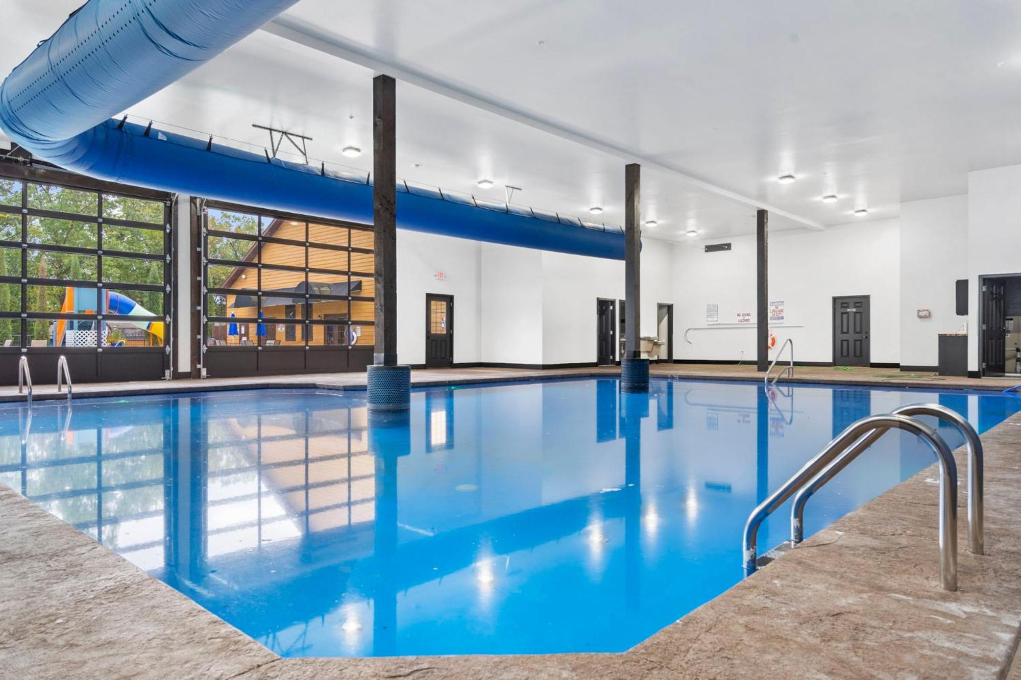 Lodge Huge Lakeview Getaway W/ Fun Arcades, Ping Pong Free Silver Dollar Tickets Community Amenities! *