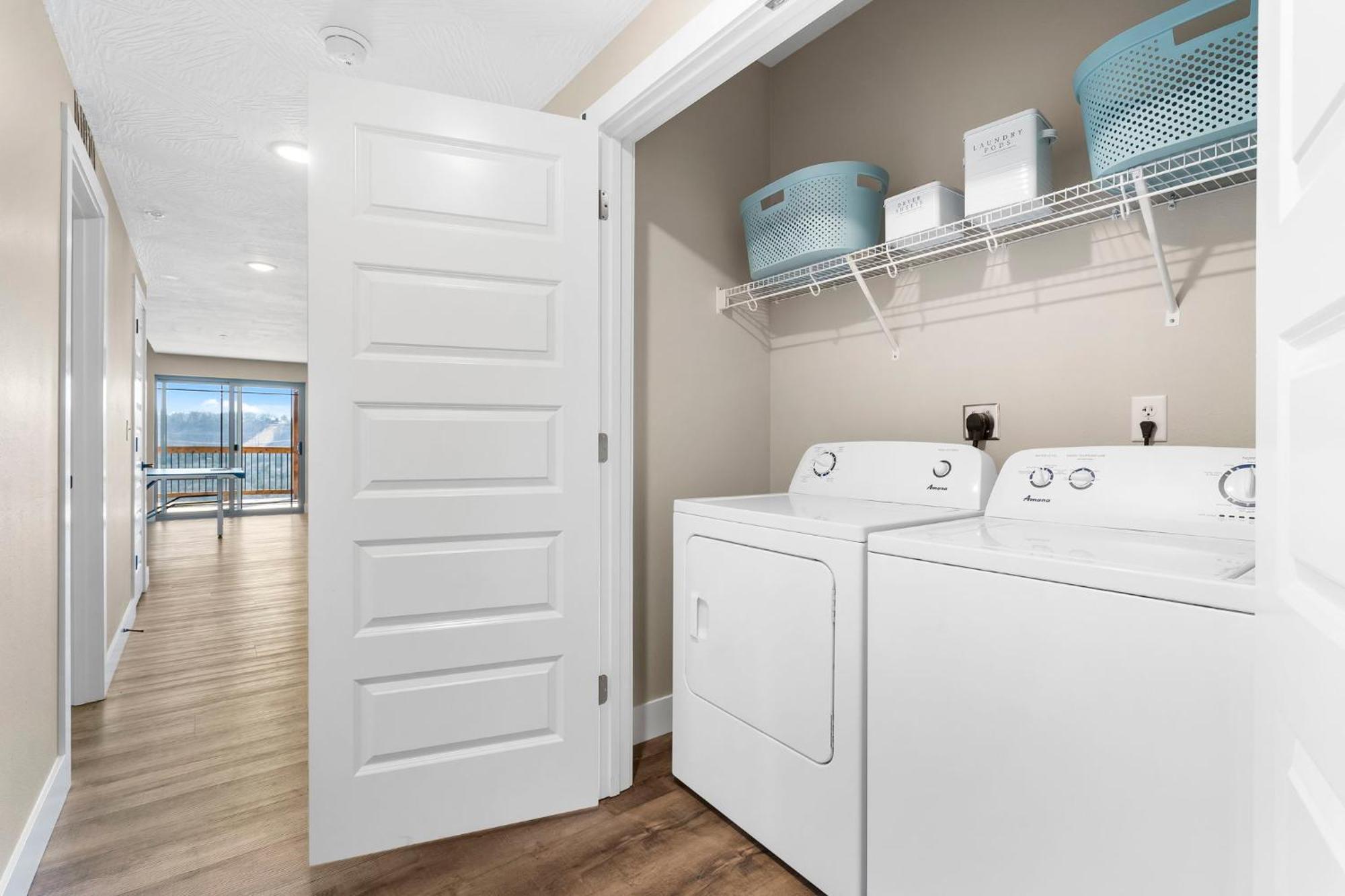 Huge Lakeview Getaway W/ Fun Arcades, Ping Pong Free Silver Dollar Tickets Community Amenities!