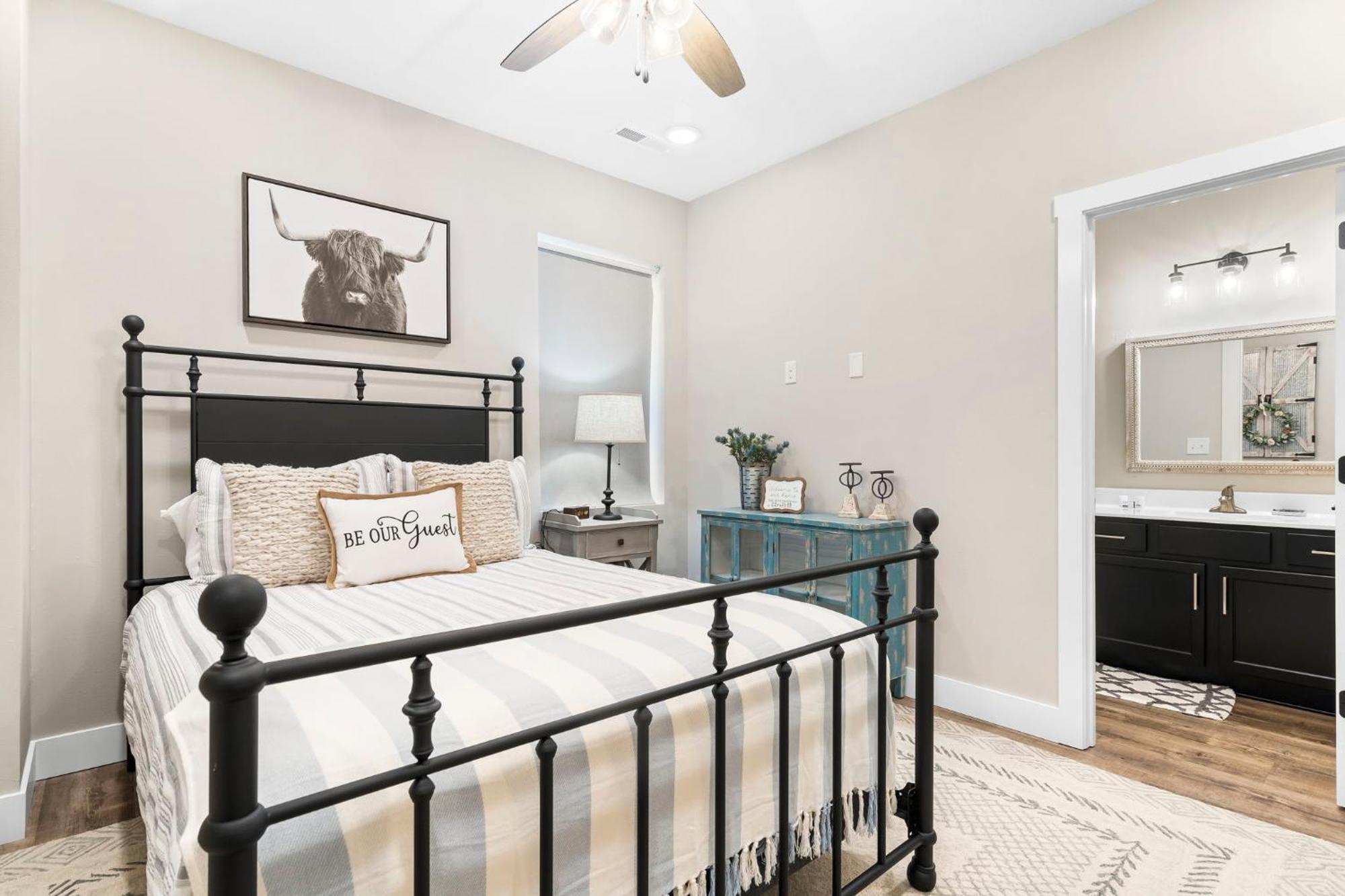 Huge Lakeview Getaway W/ Fun Arcades, Ping Pong Free Silver Dollar Tickets Community Amenities! *