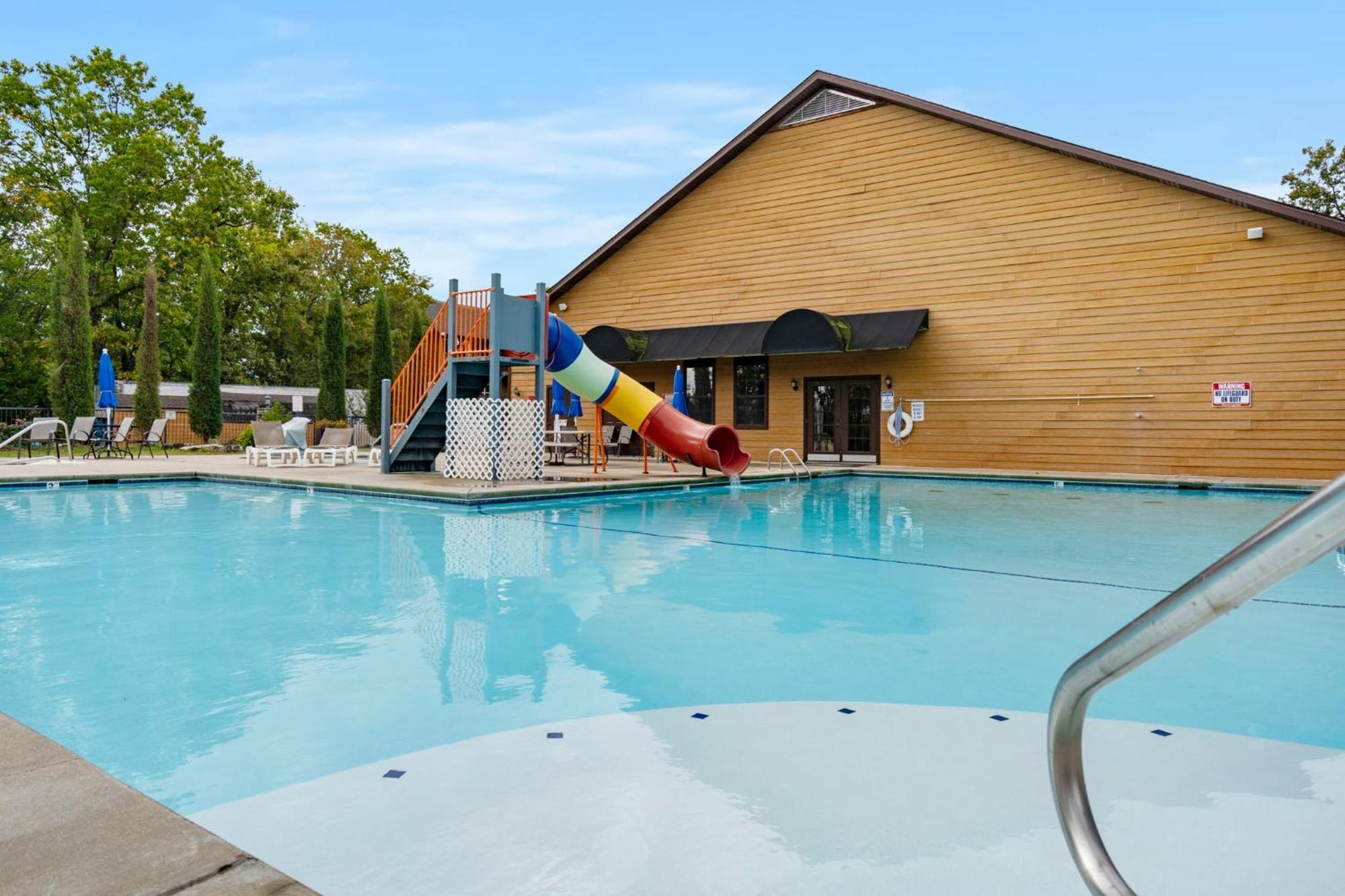 Huge Lakeview Getaway W/ Fun Arcades, Ping Pong Free Silver Dollar Tickets Community Amenities!