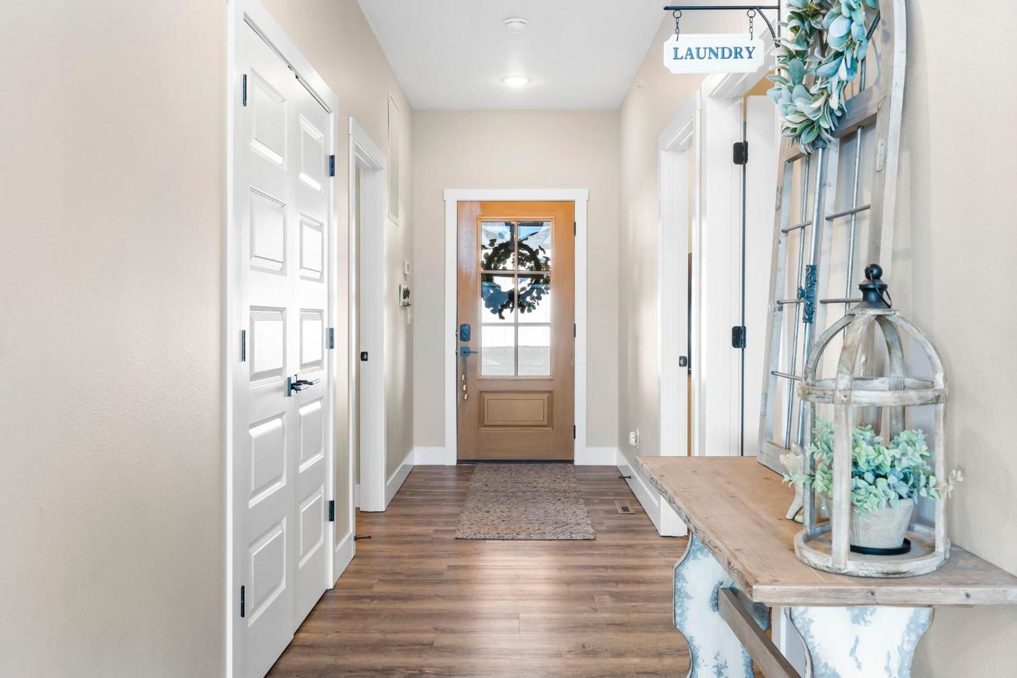 Huge Lakeview Getaway W/ Fun Arcades, Ping Pong Free Silver Dollar Tickets Community Amenities! *
